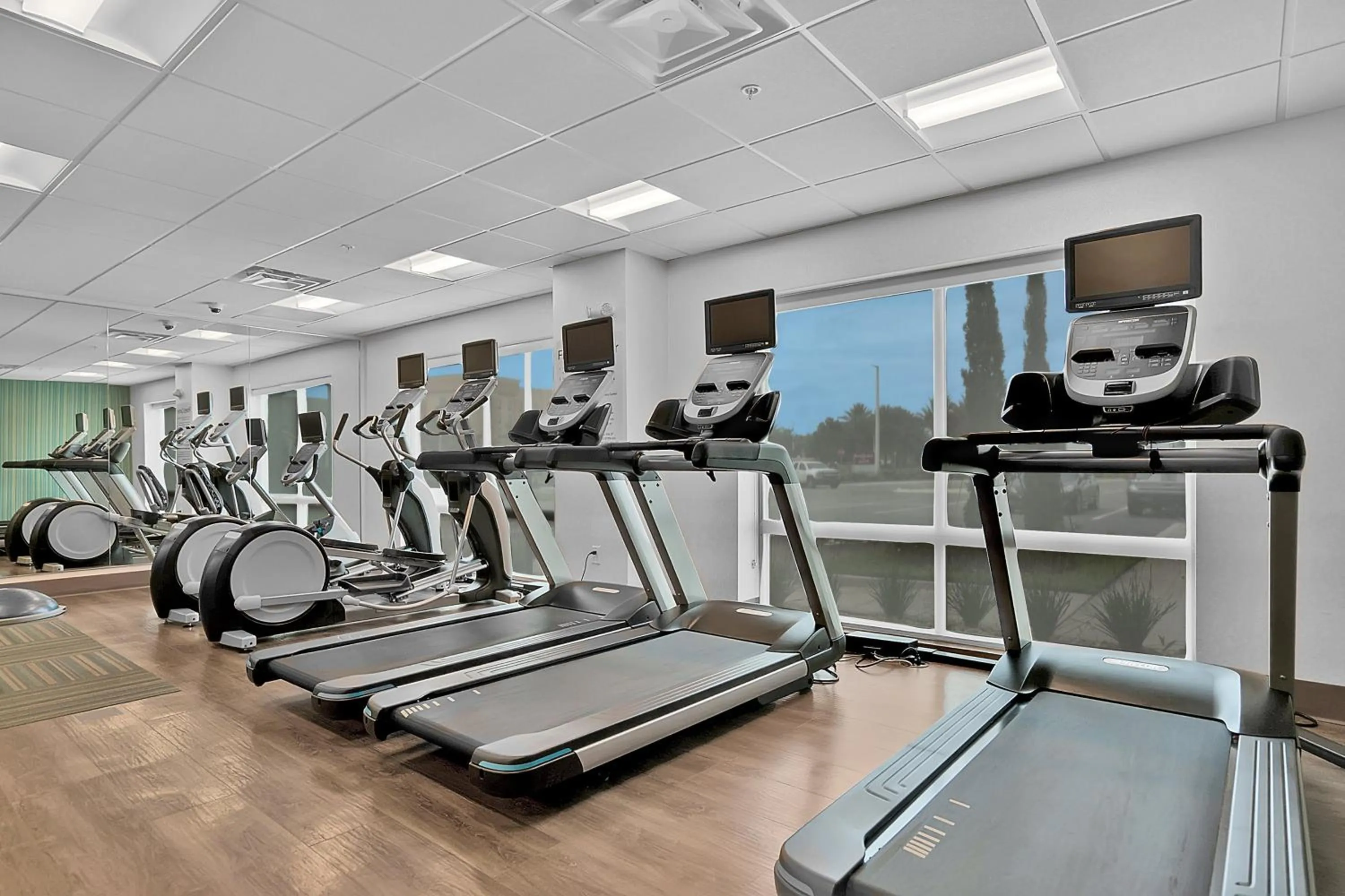 Fitness centre/facilities in Holiday Inn Express - Jacksonville South Bartram Prk by IHG