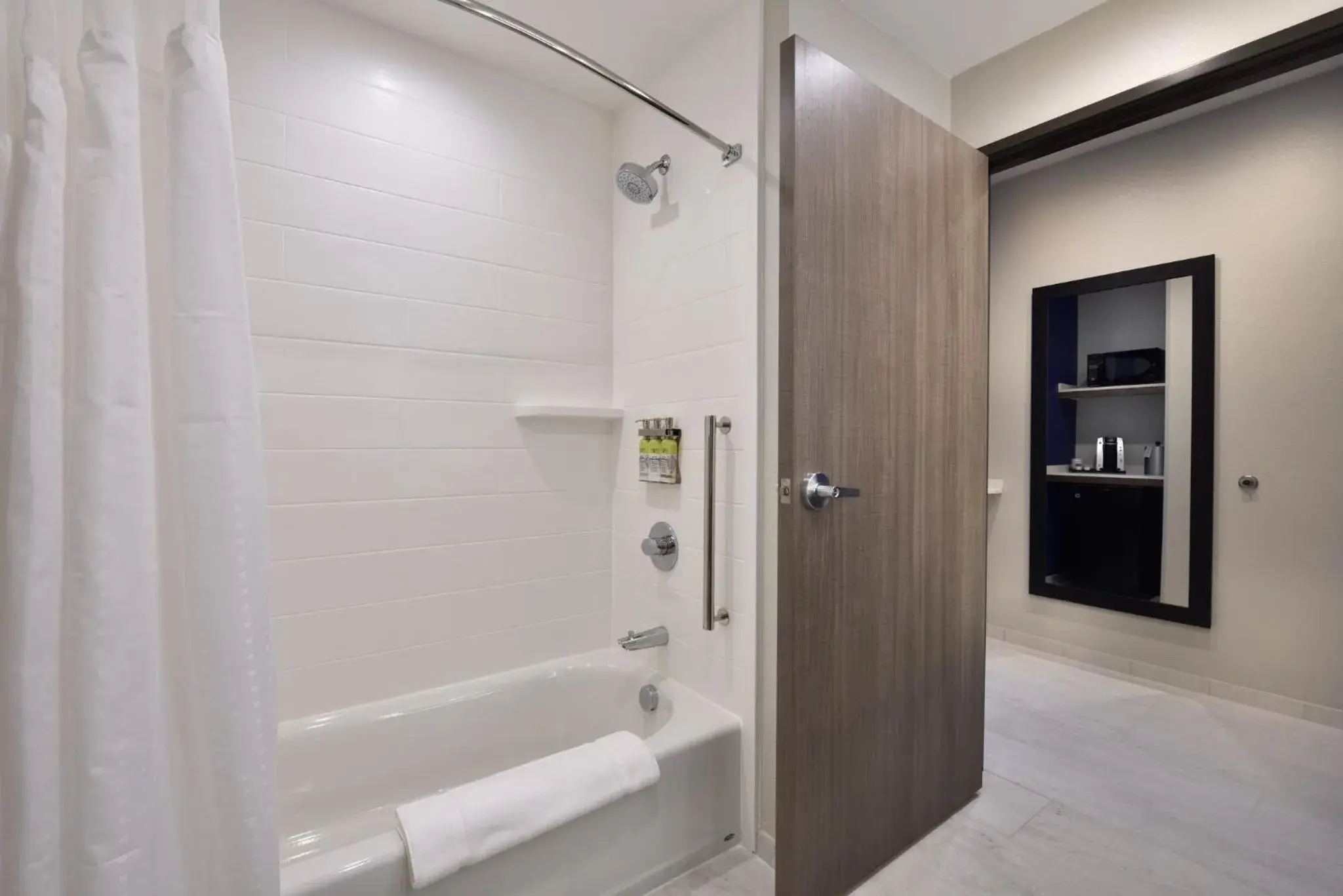 Standard Queen Room with Two Queen Beds - Communications Accessible in Holiday Inn Express & Suites Spring - Woodlands Area by IHG Standard Queen Room with Two Queen Beds - Communications Accessible in Holiday Inn Express & Suites Spring - Woodlands Area by IHG