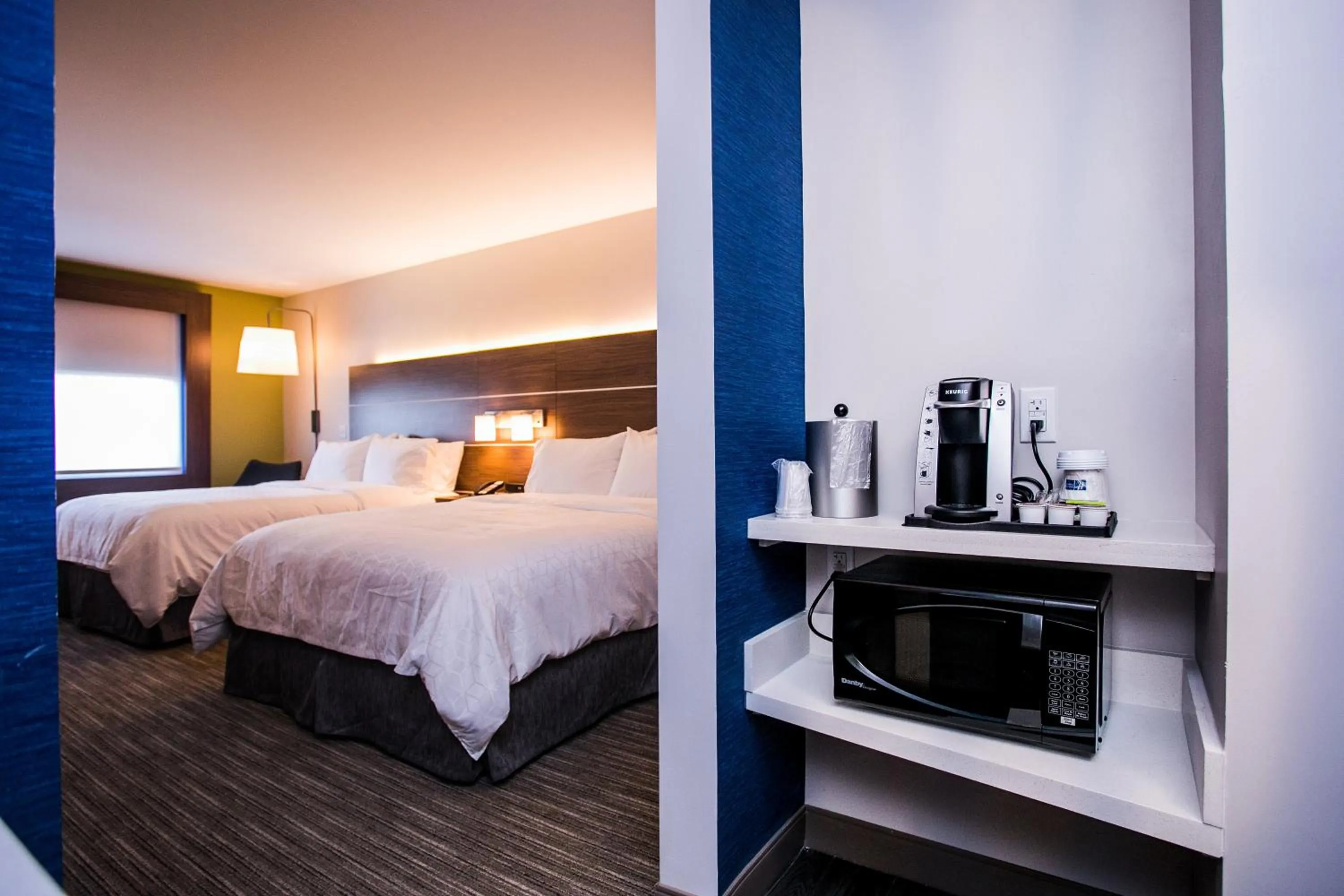 Coffee/tea facilities, Bed in Holiday Inn Express & Suites Rehoboth Beach by IHG