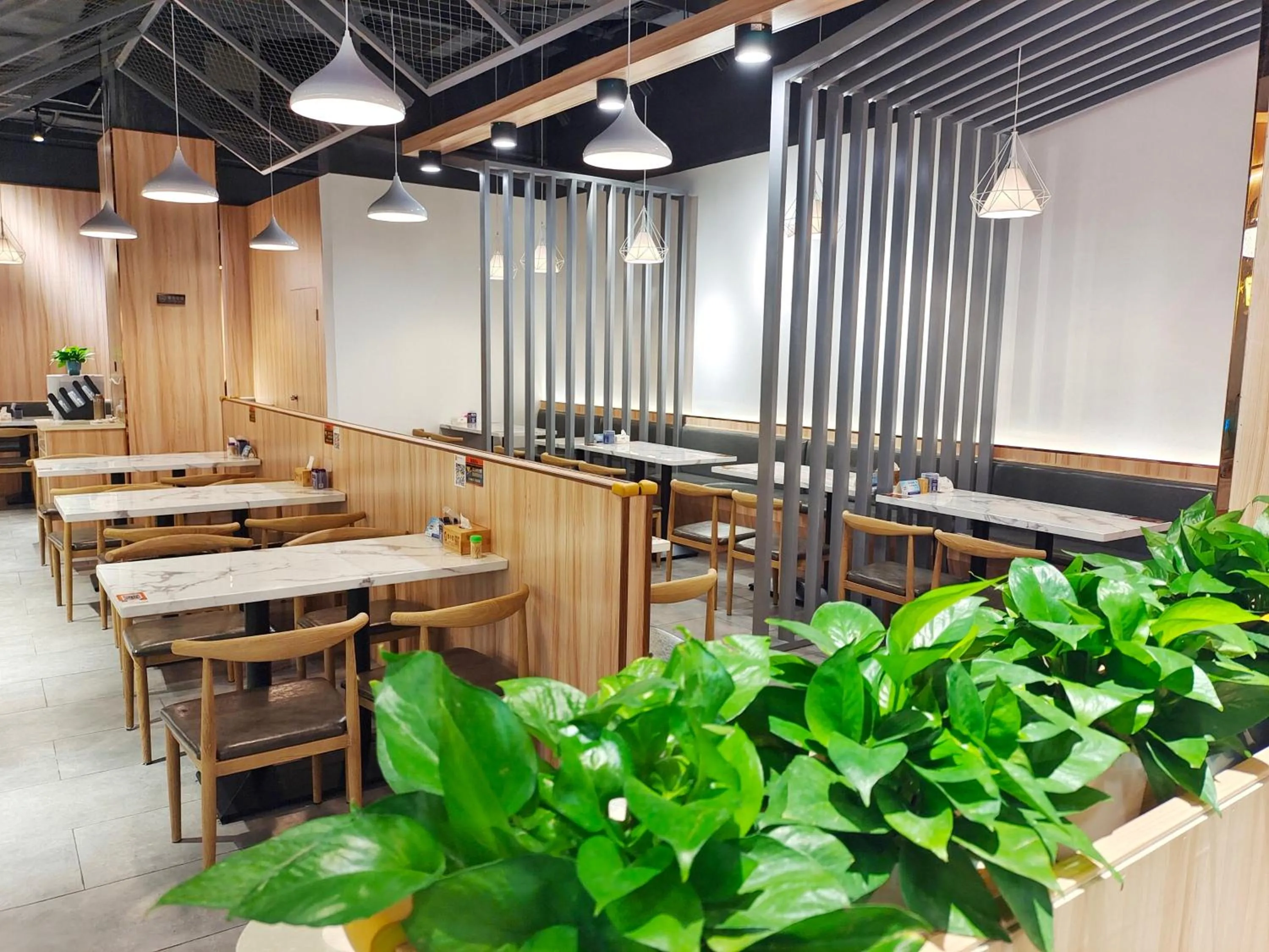 Restaurant/places to eat in Holiday Inn Express Dongguan Humen, an IHG Hotel