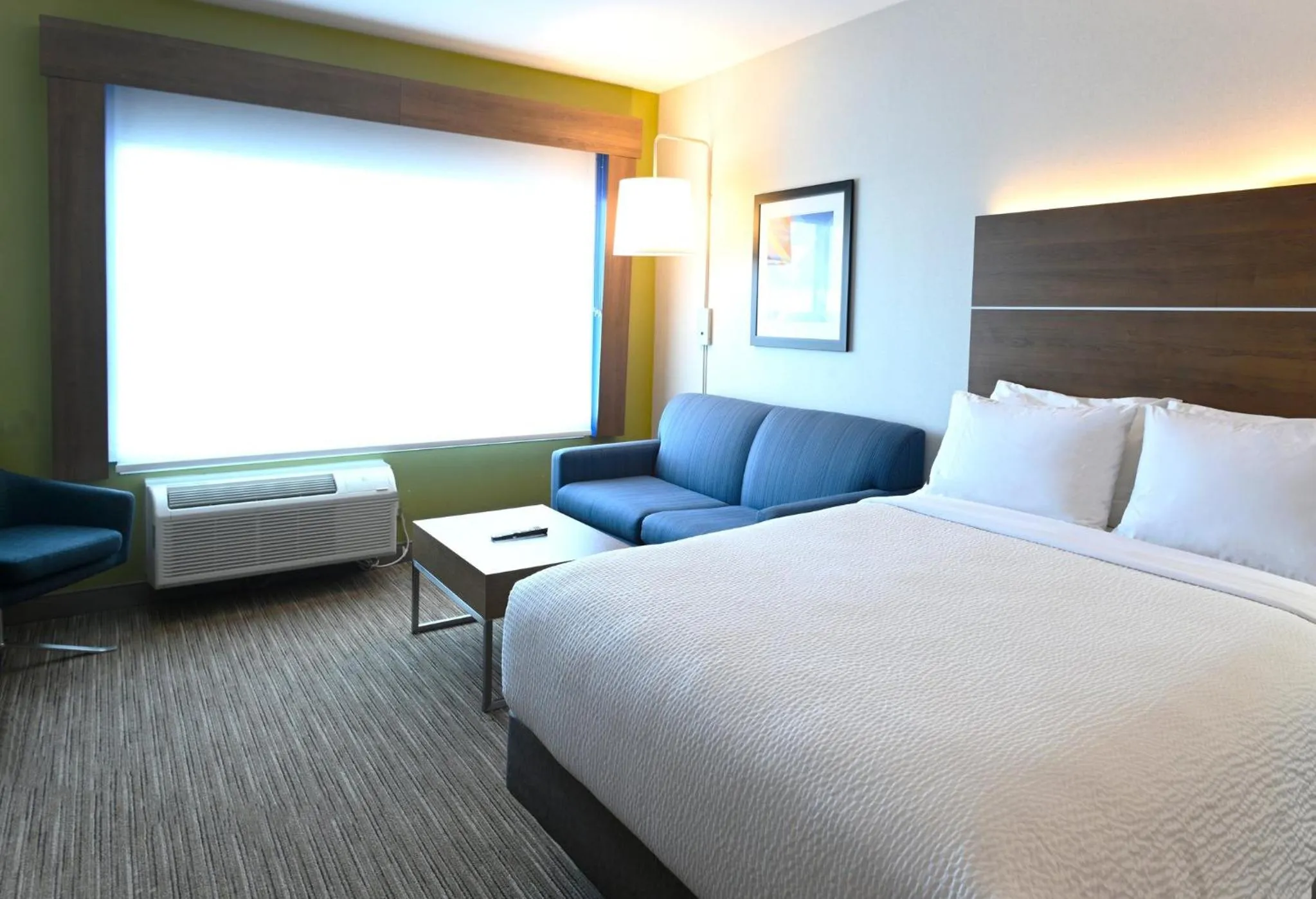 Photo of the whole room, Bed in Holiday Inn Express & Suites - Aurora by IHG