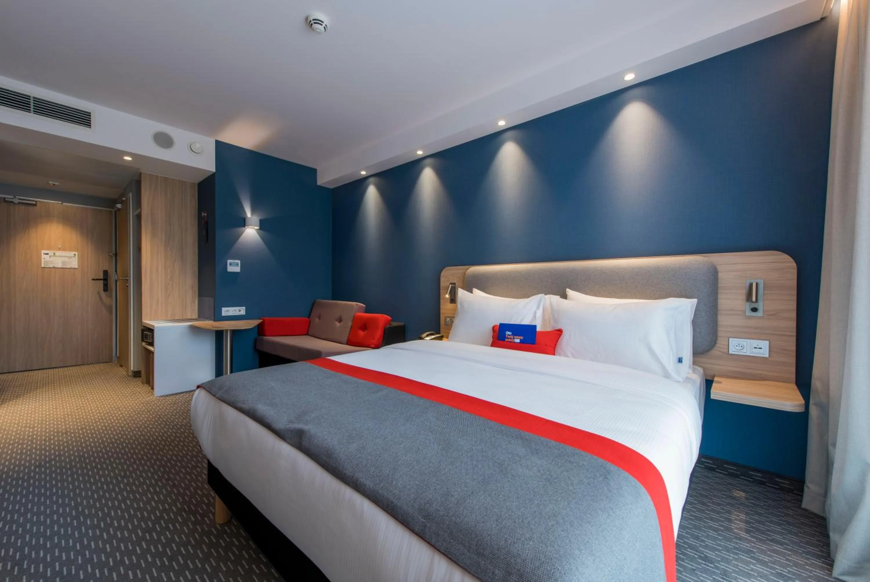 Bed in Holiday Inn Express Warsaw - Mokotow by IHG