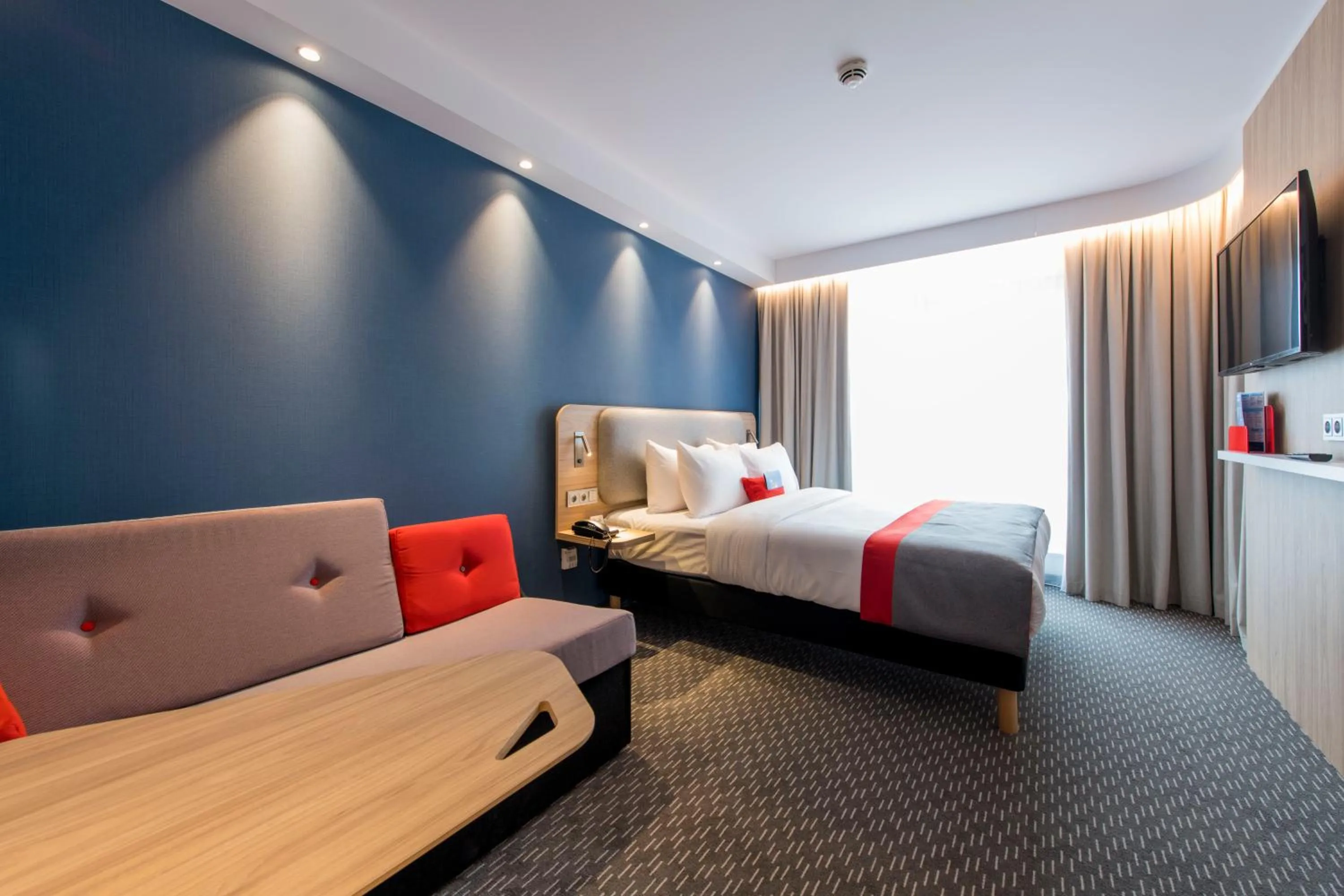 Bed in Holiday Inn Express Warsaw - Mokotow by IHG