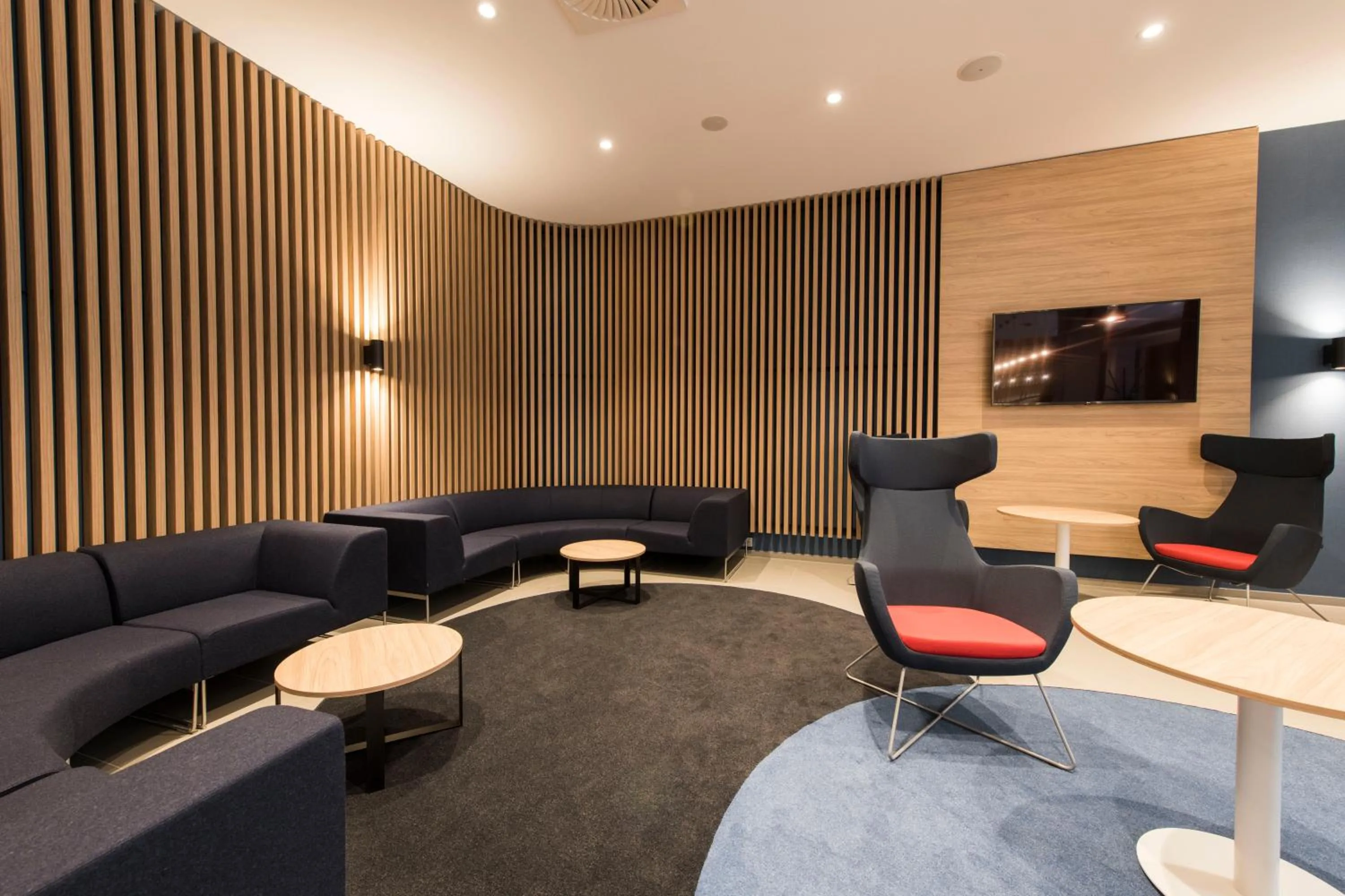 Lobby or reception in Holiday Inn Express Warsaw - Mokotow by IHG