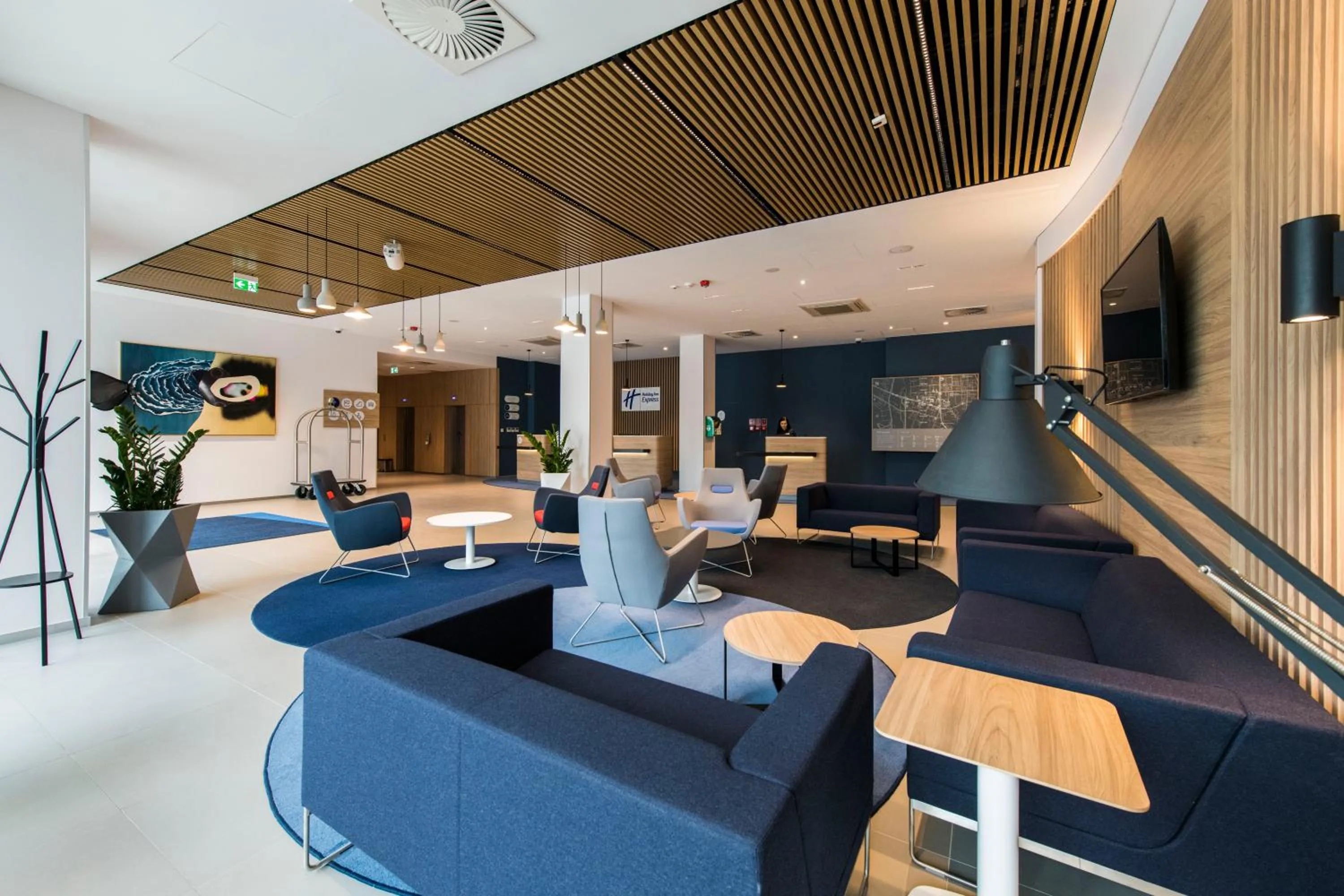 Lobby or reception in Holiday Inn Express Warsaw - Mokotow by IHG