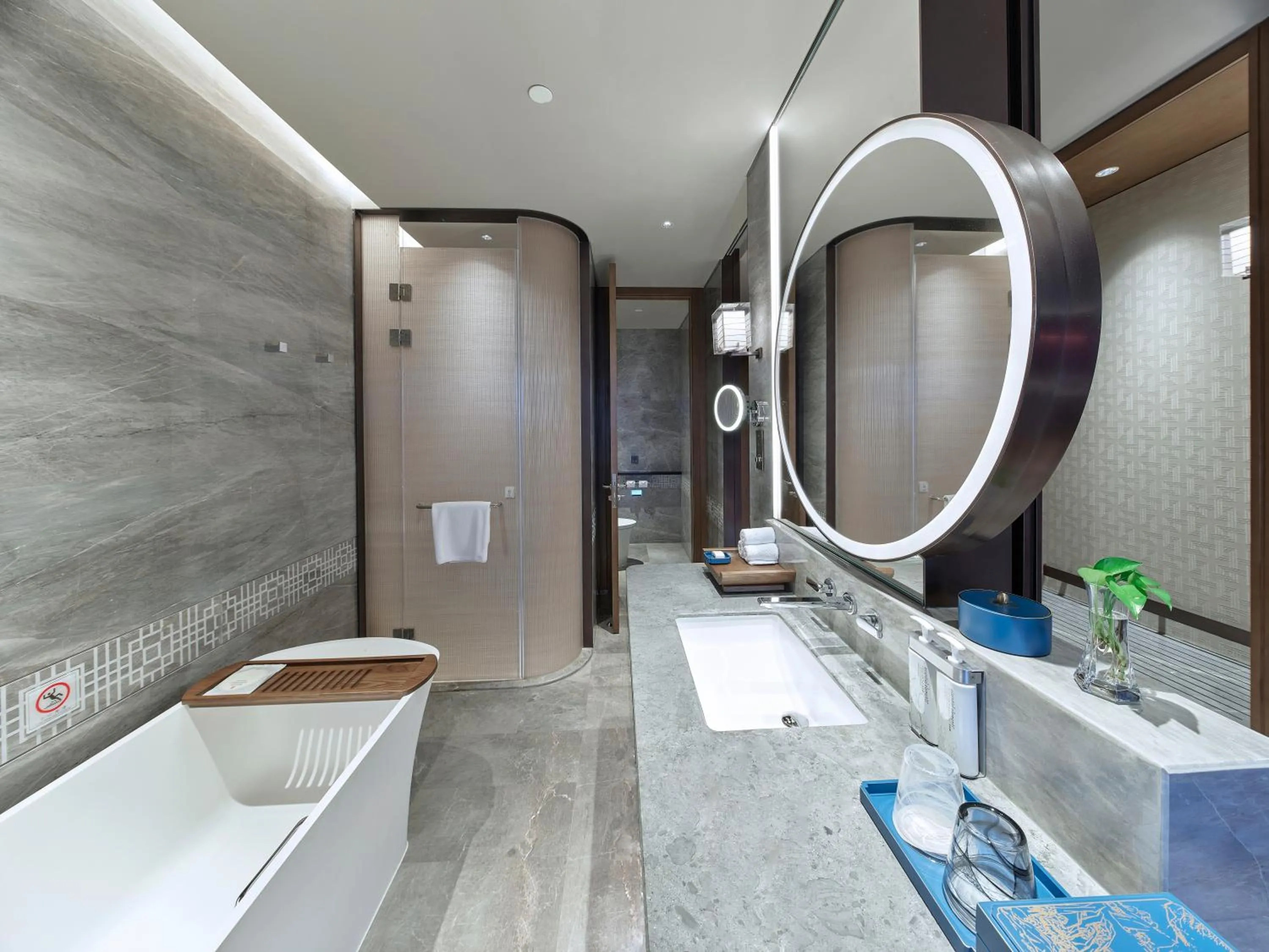 Toilet in HUALUXE Nanjing Yangtze River