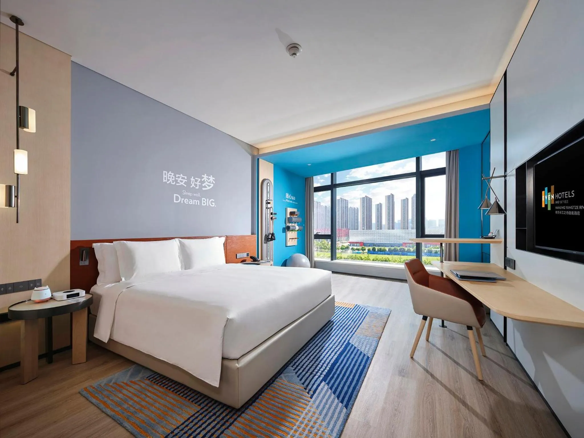 Photo of the whole room, Bed in EVEN Hotel Nanjing Yangtze River by IHG