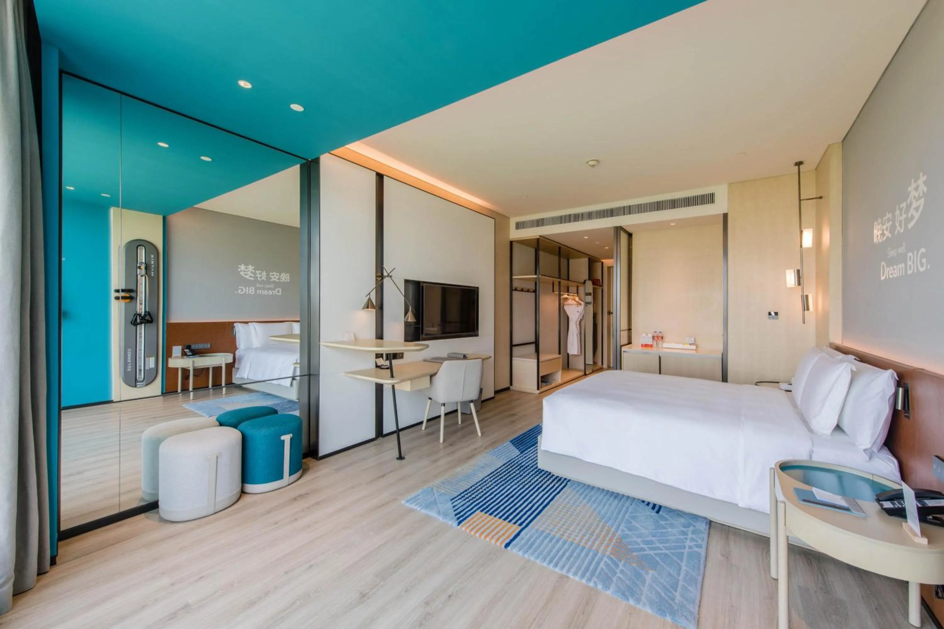 Photo of the whole room, Bed in EVEN Hotel Nanjing Yangtze River by IHG