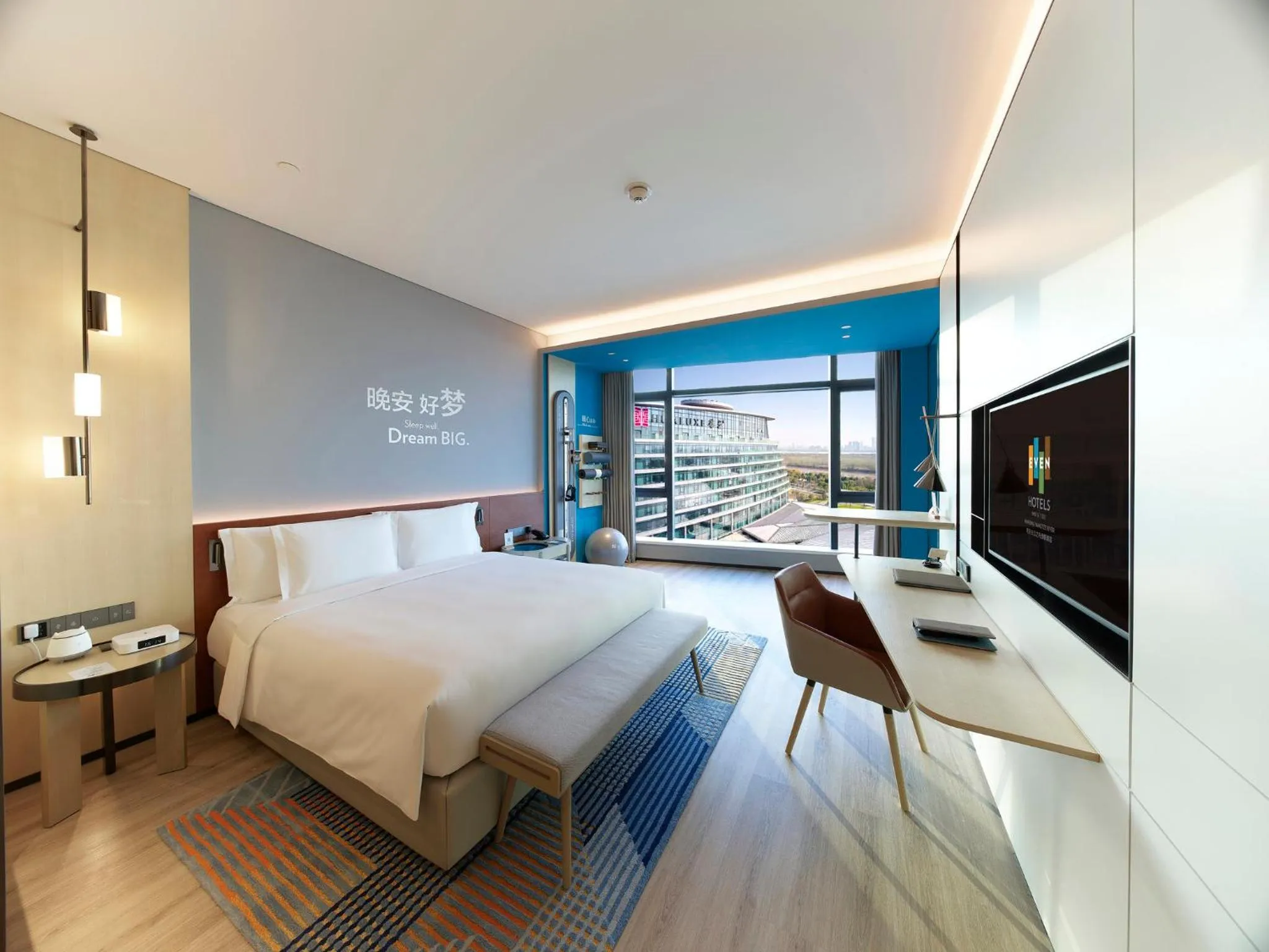 Photo of the whole room, Bed in EVEN Hotel Nanjing Yangtze River by IHG