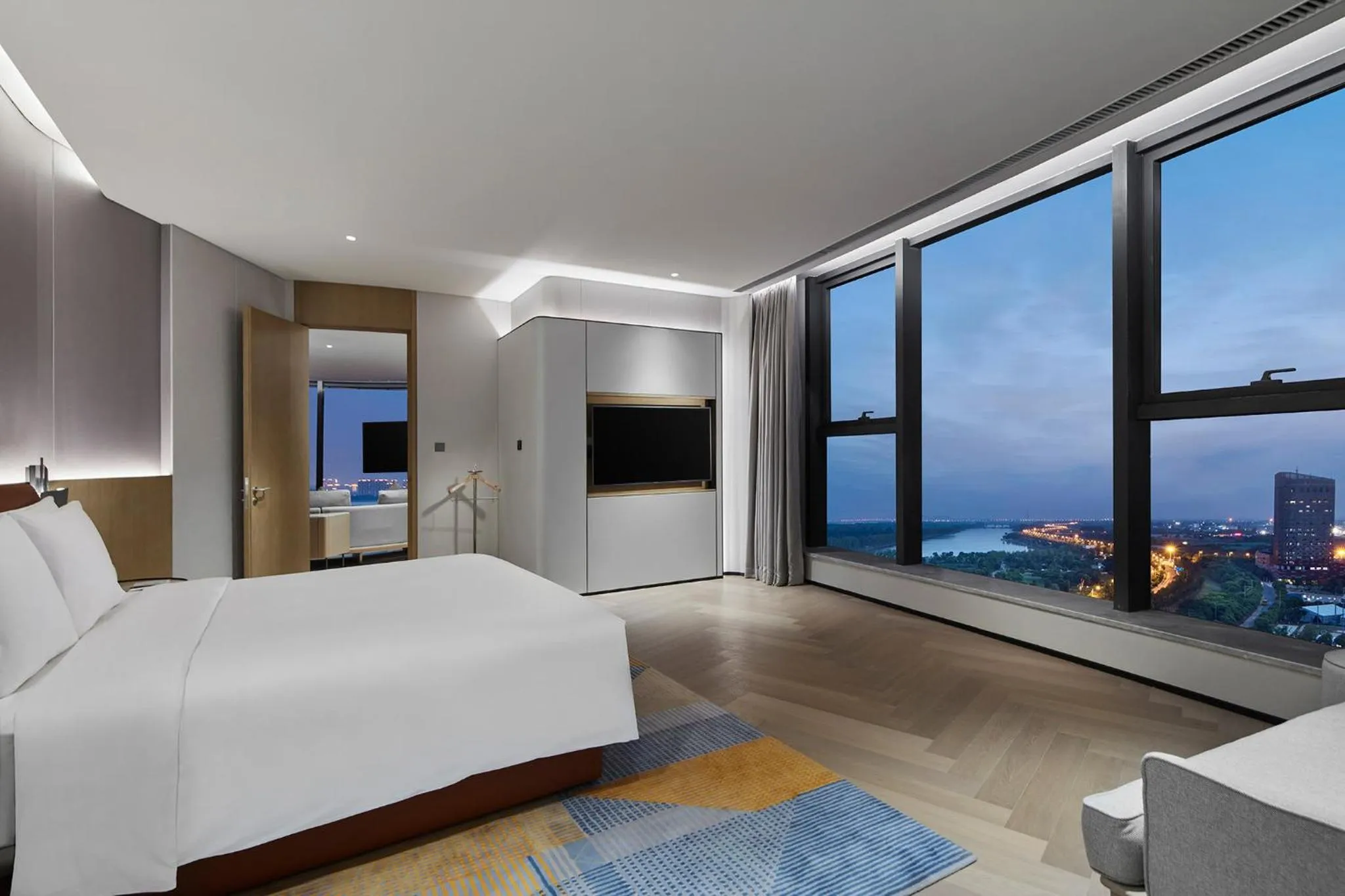 Photo of the whole room, Bed in EVEN Hotel Nanjing Yangtze River by IHG