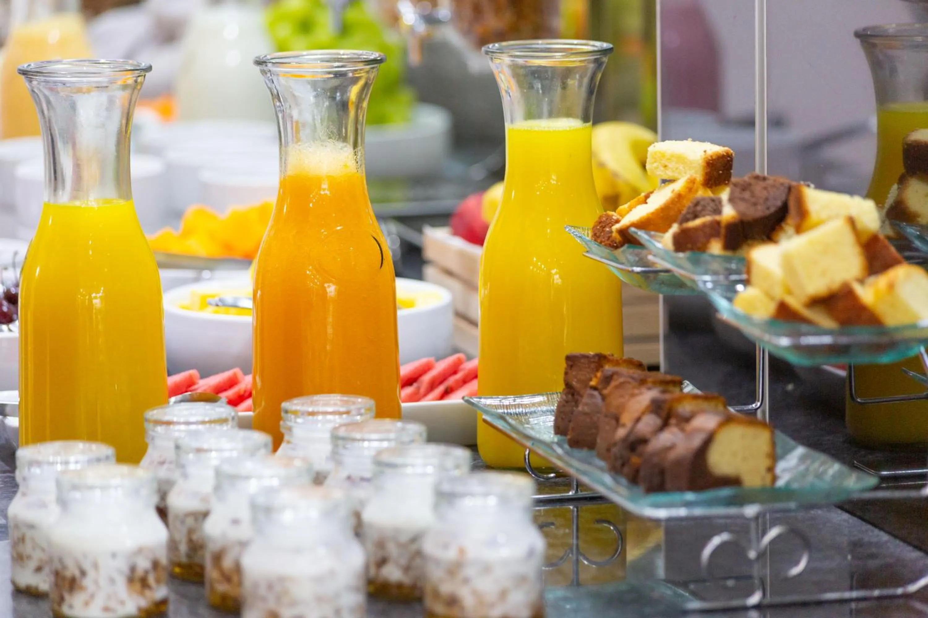 Restaurant/places to eat in Howard Johnson by Wyndham Lima Miraflores Art House