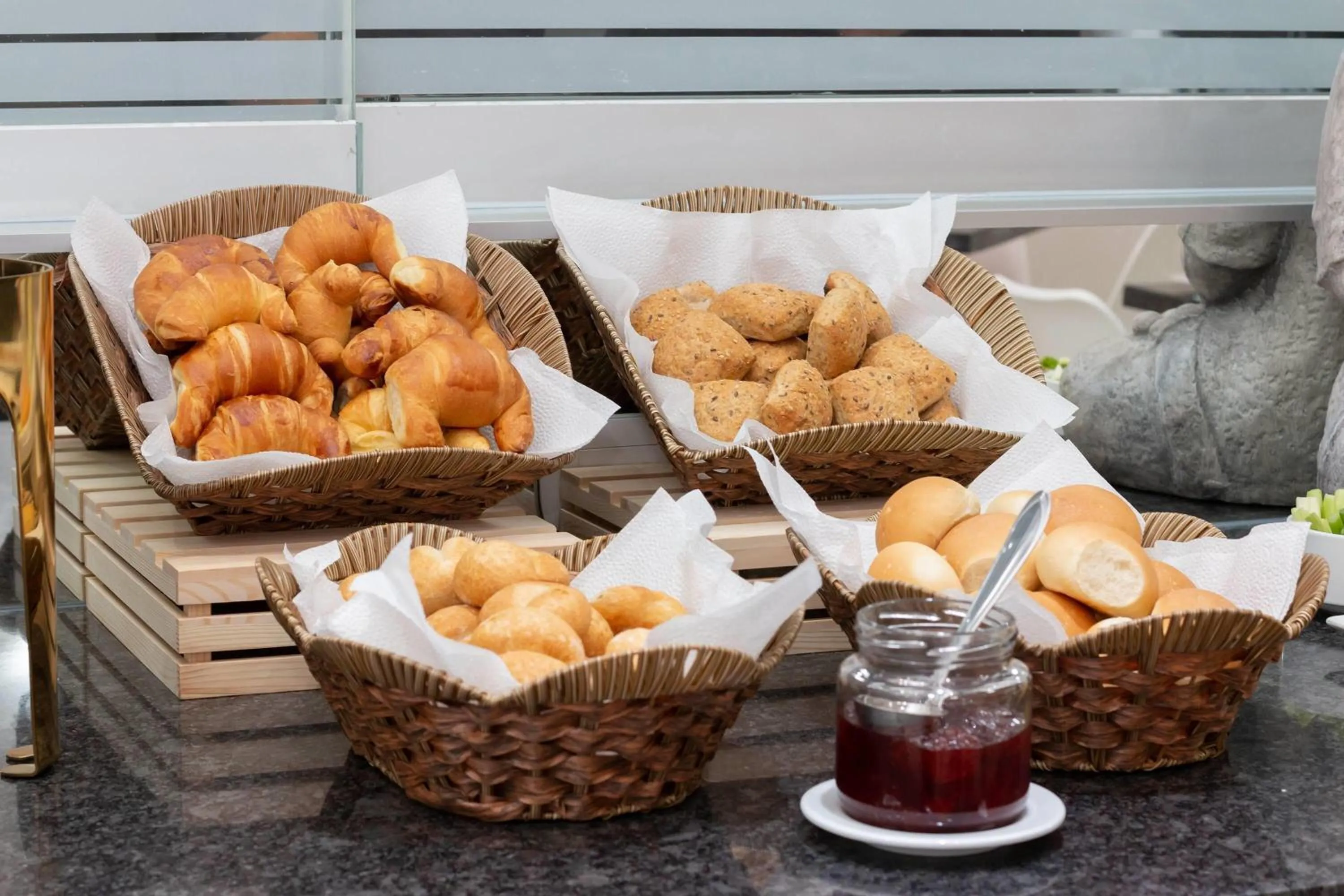 Breakfast in Howard Johnson by Wyndham Lima Miraflores Art House