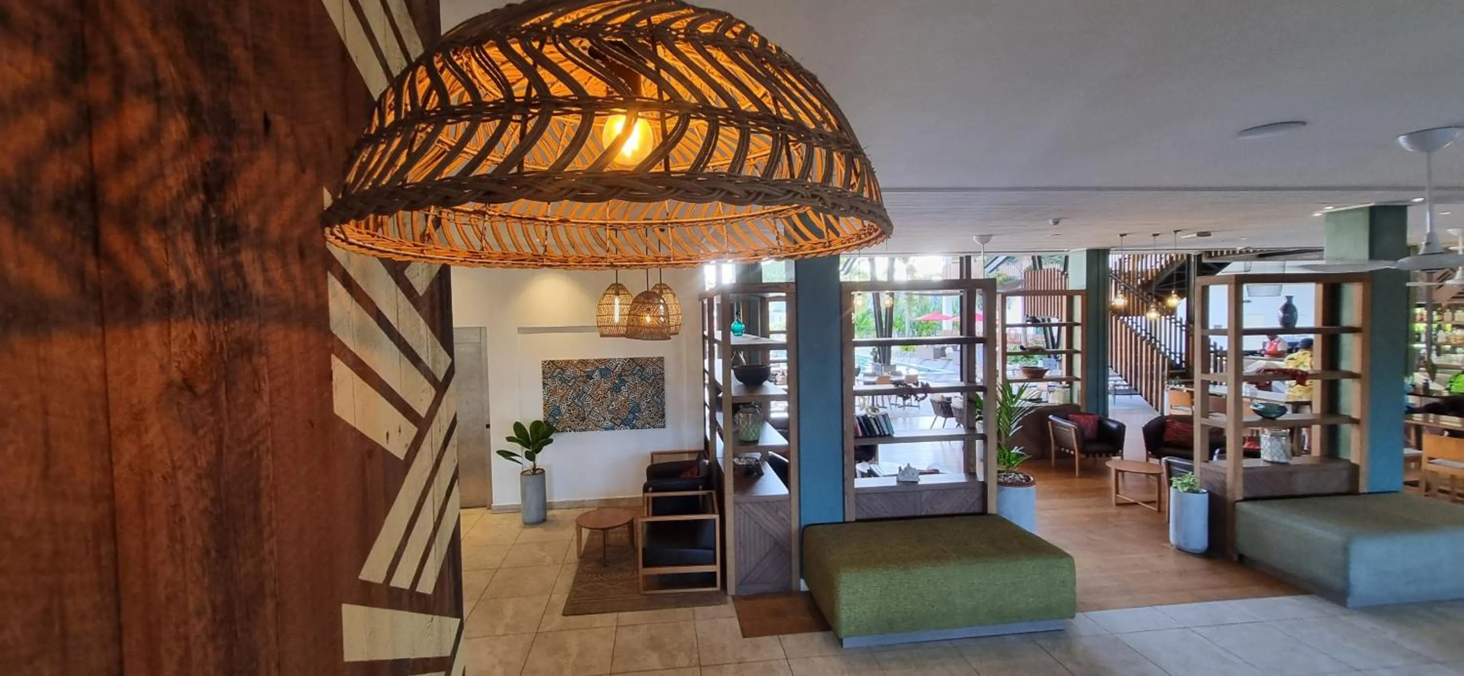 Restaurant/places to eat in Lava Hotel