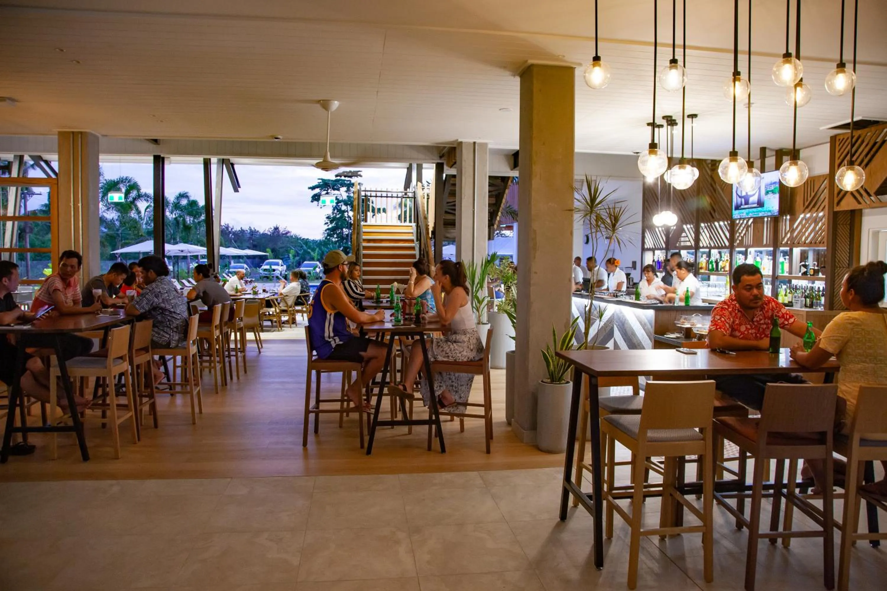 Restaurant/places to eat in Lava Hotel