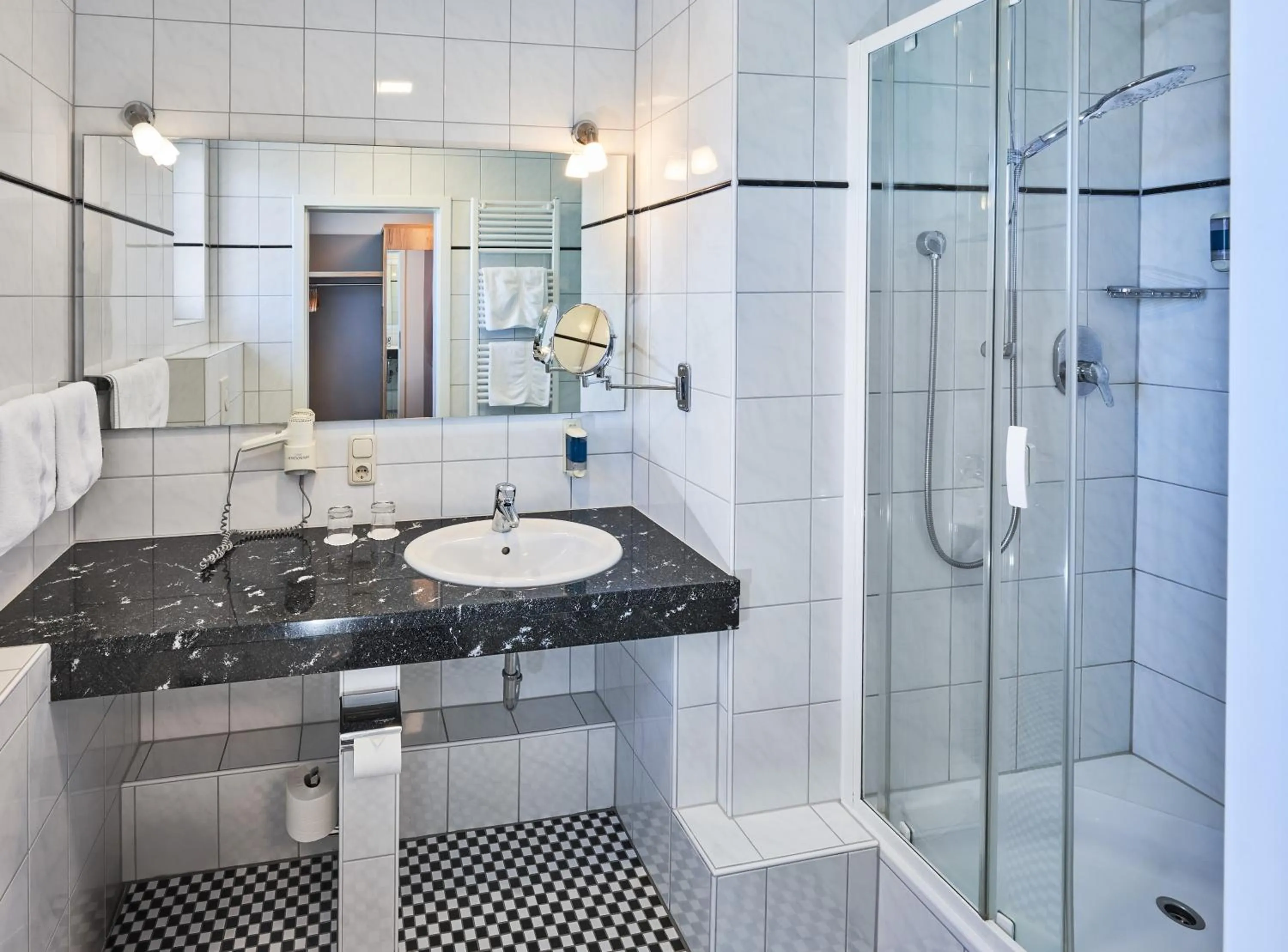 Shower in Das Landhotel am Trätzhof Fulda