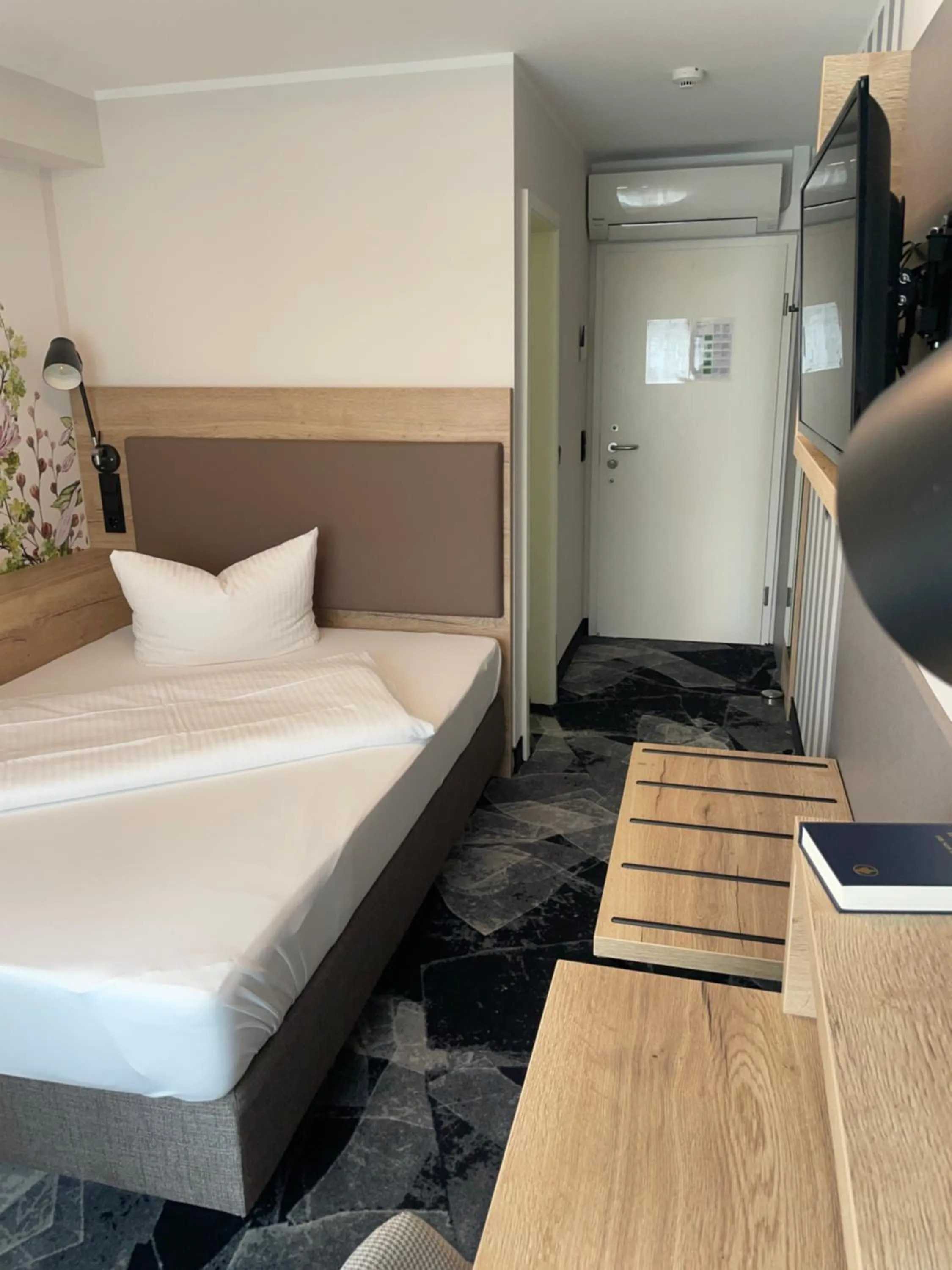 Photo of the whole room, Bed in Das Landhotel am Trätzhof Fulda