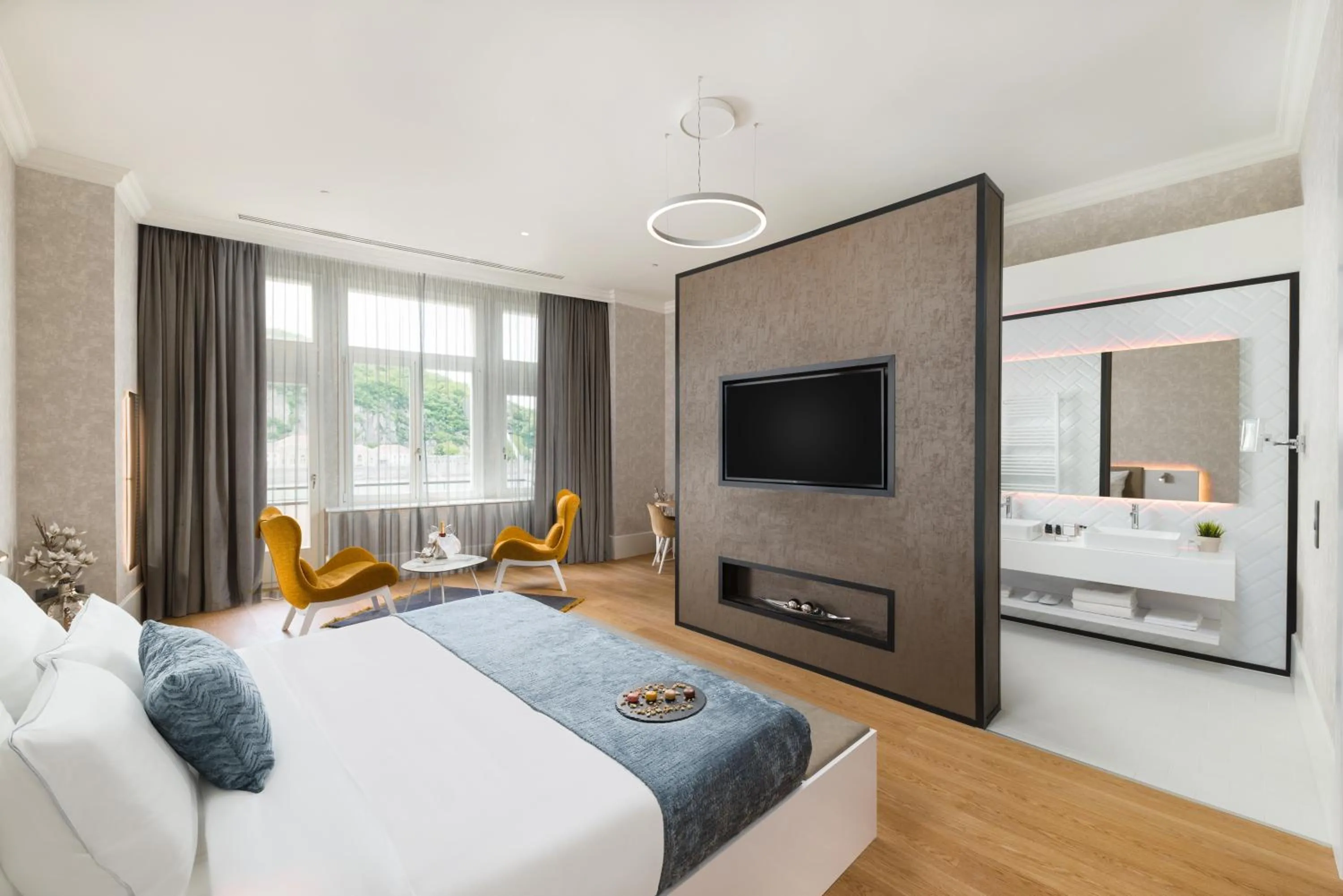 Balcony/Terrace, Bed in Hotel Vision Budapest by Continental Group