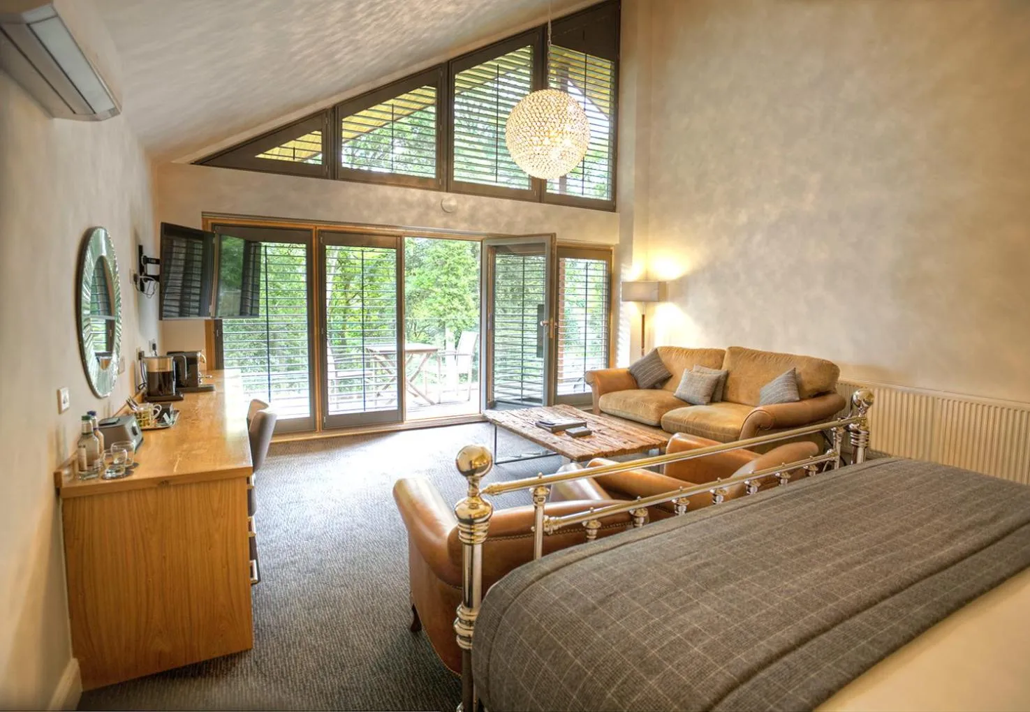 Seating area, Bed in Fonab Castle Hotel