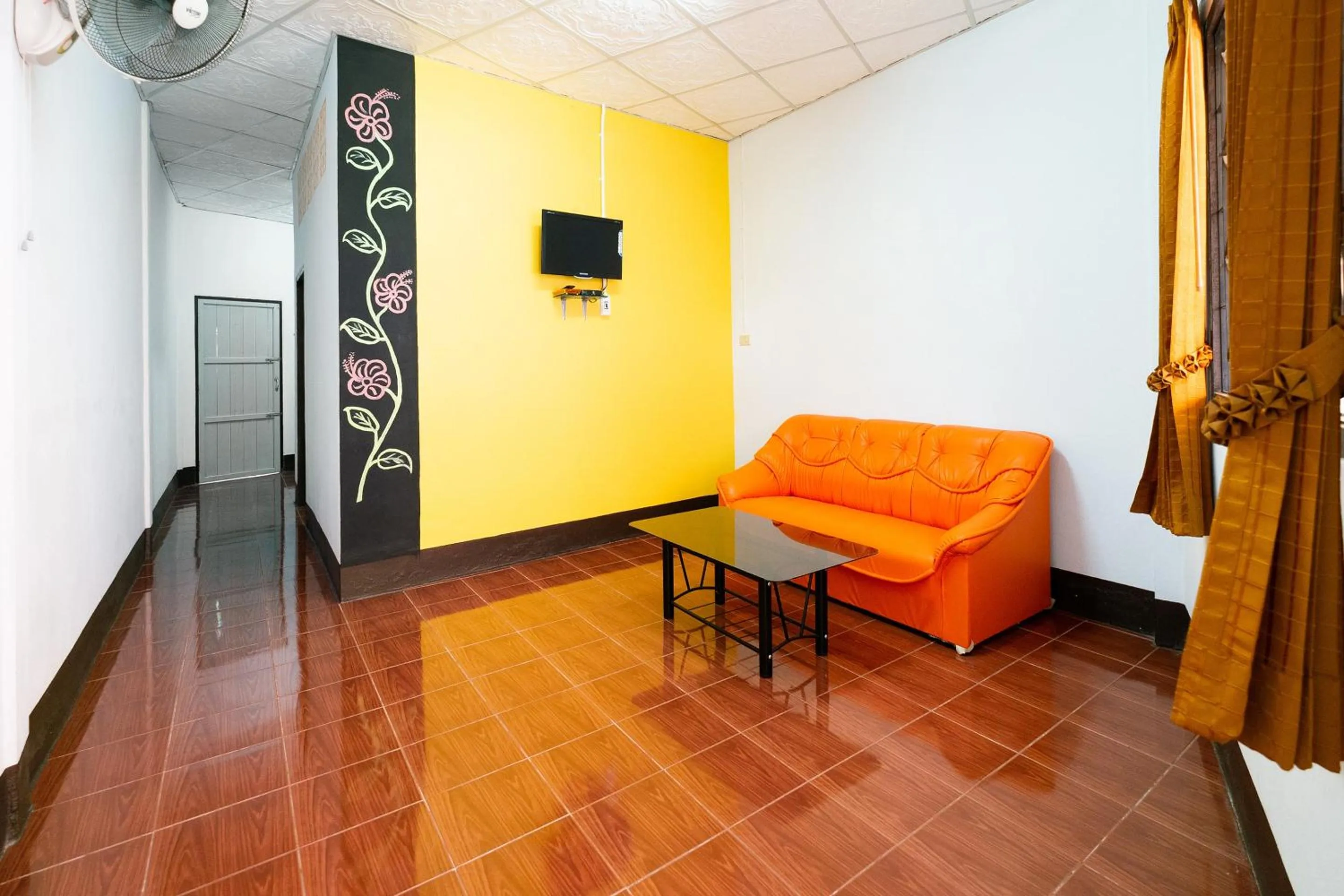 Living room in OYO 608 Maleena Home