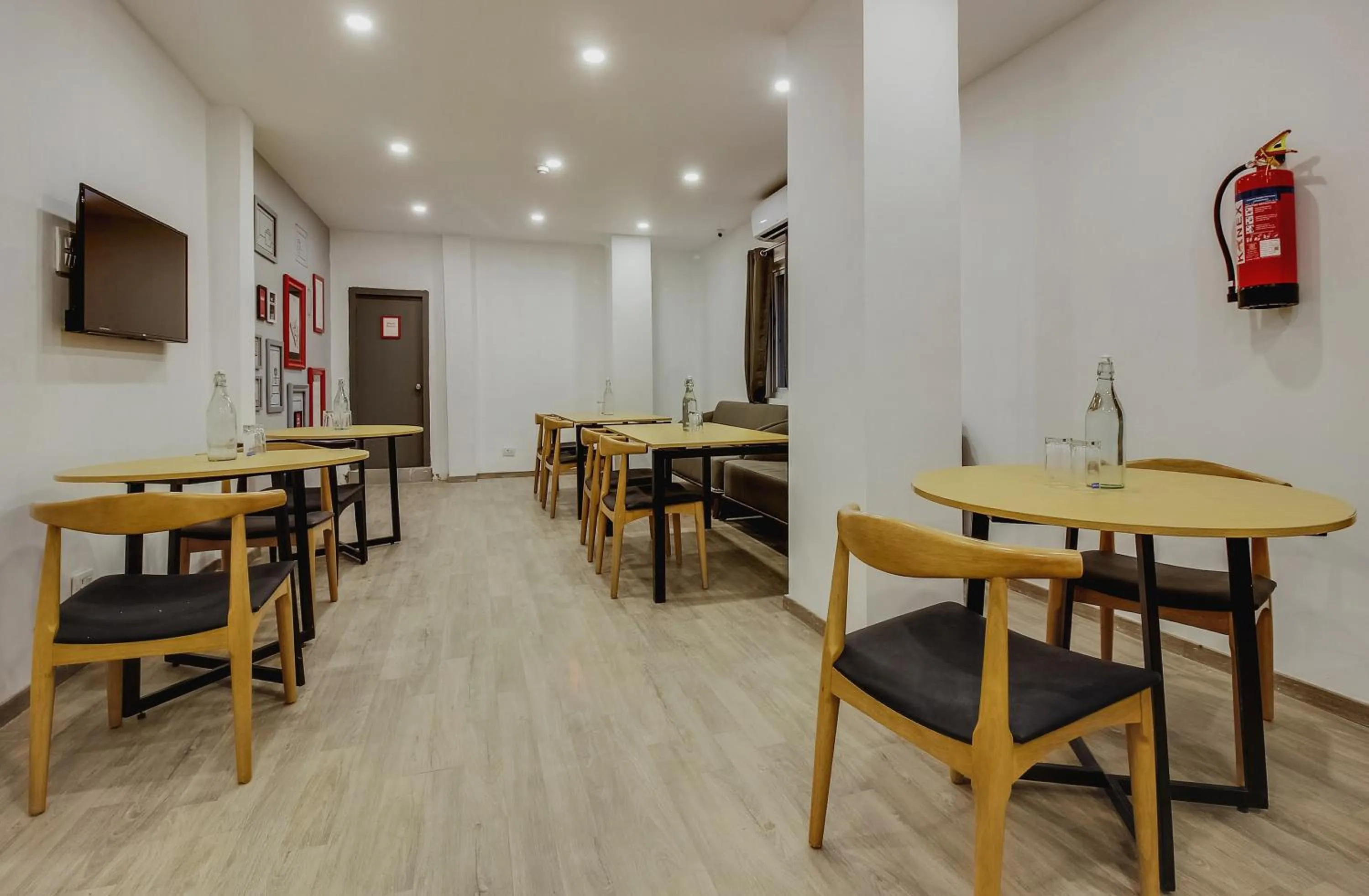 Restaurant/places to eat in Super Townhouse 359 Begumpet Near Hyderabad Central