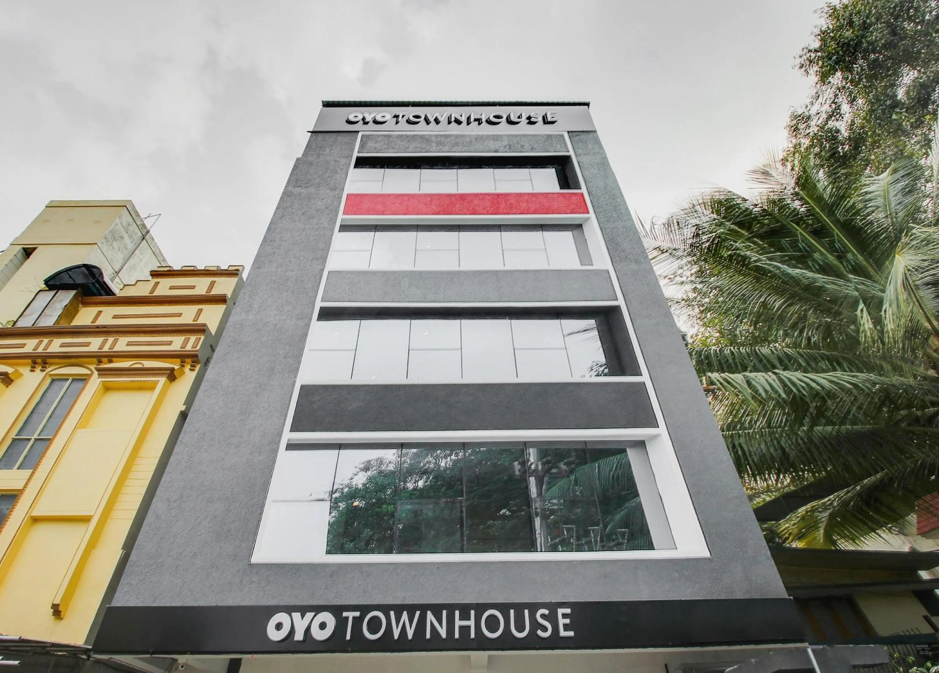 Facade/entrance in Super Townhouse 359 Begumpet Near Hyderabad Central