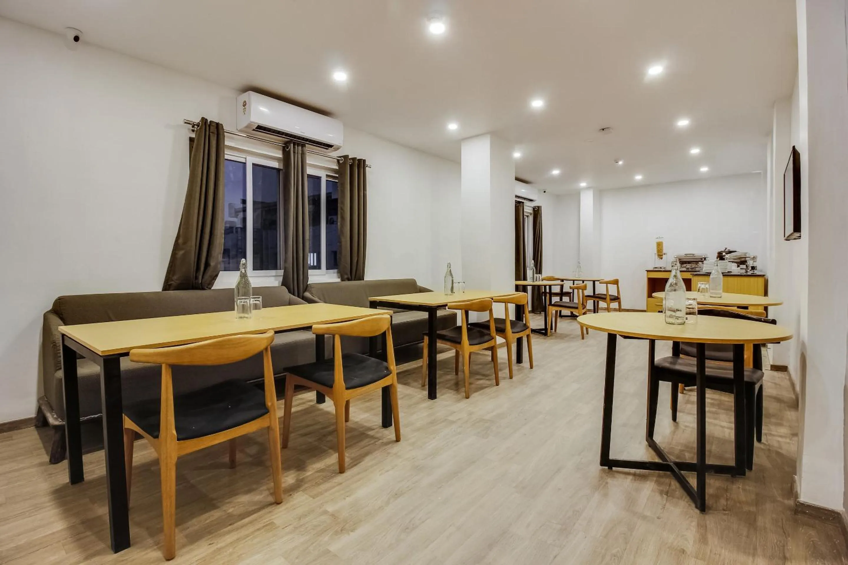 Restaurant/places to eat in Super Townhouse 359 Begumpet Near Hyderabad Central