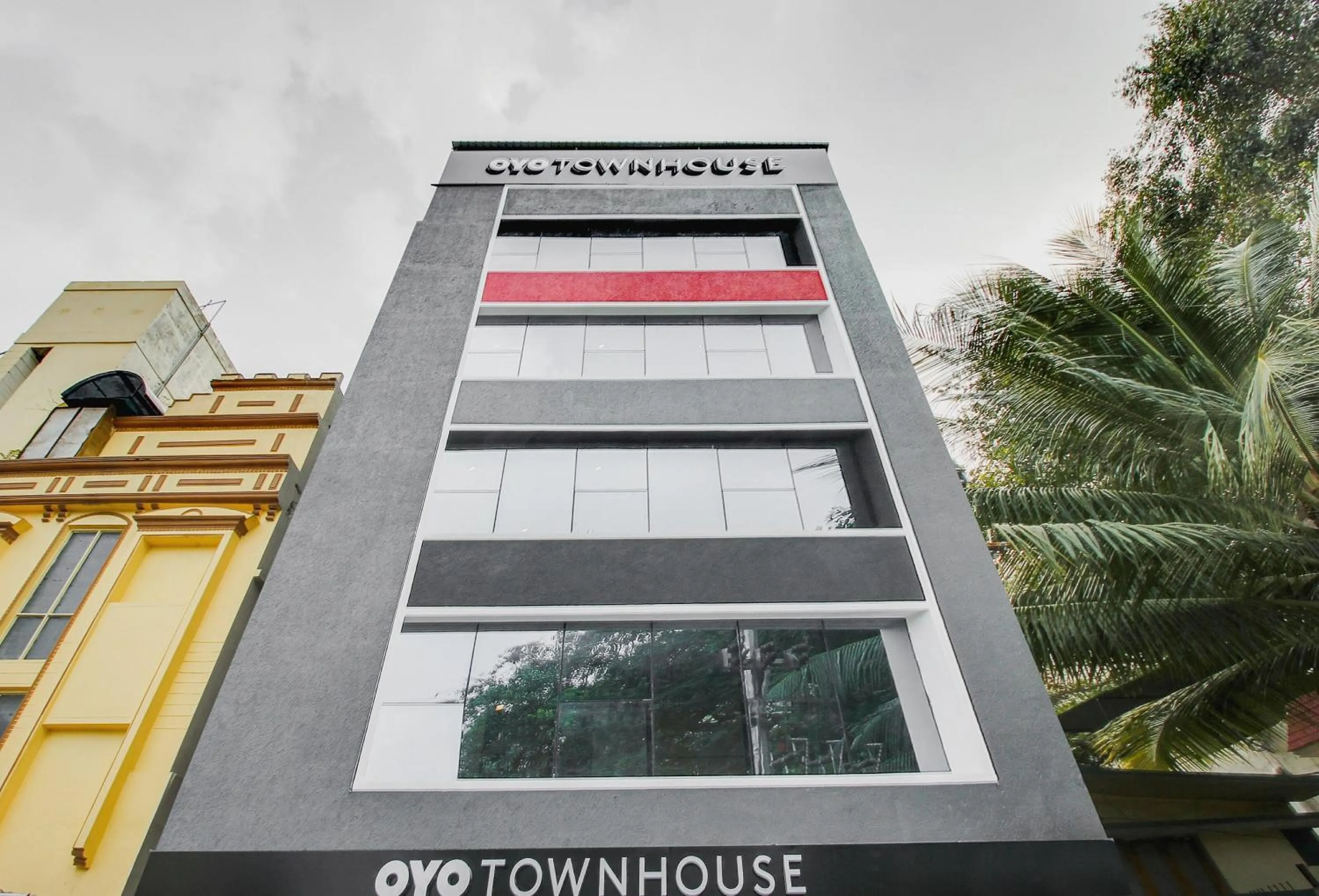 Facade/entrance in Super Townhouse 359 Begumpet Near Hyderabad Central