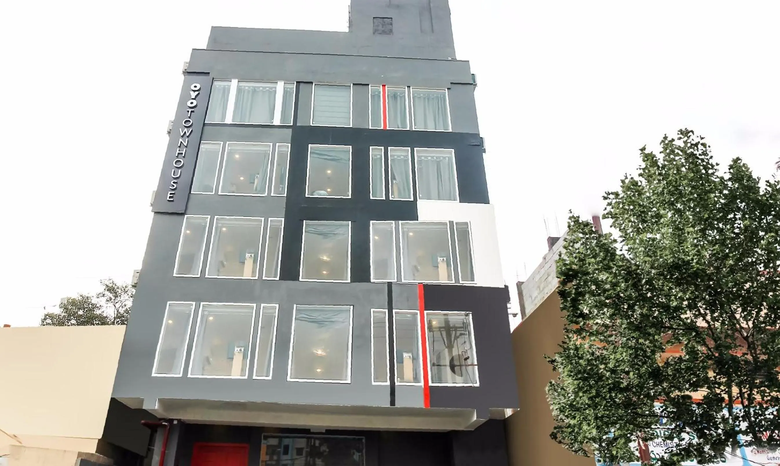 Facade/entrance in Super Townhouse De Alphabet