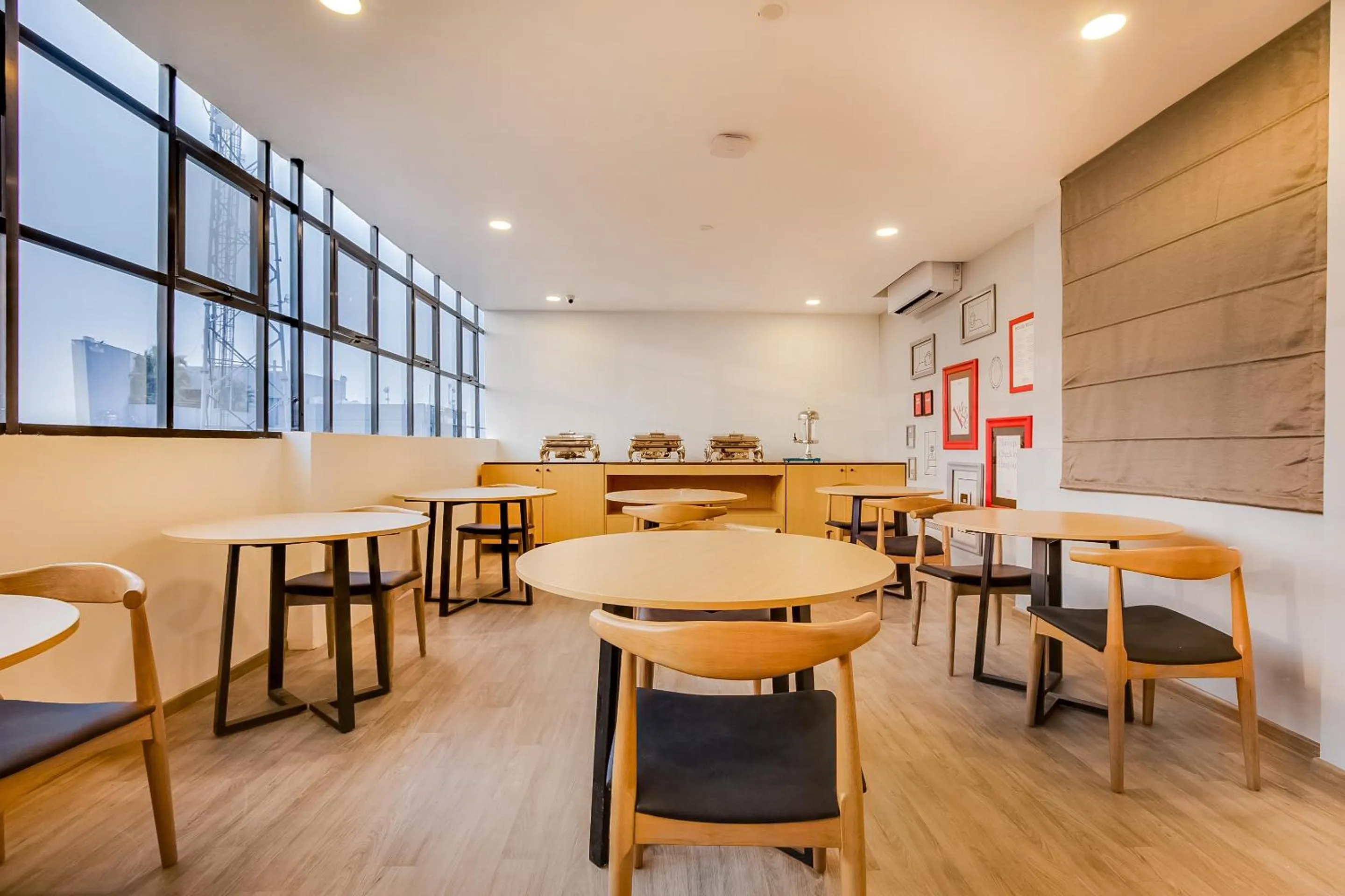 Restaurant/places to eat in Townhouse Pipliyahana Square