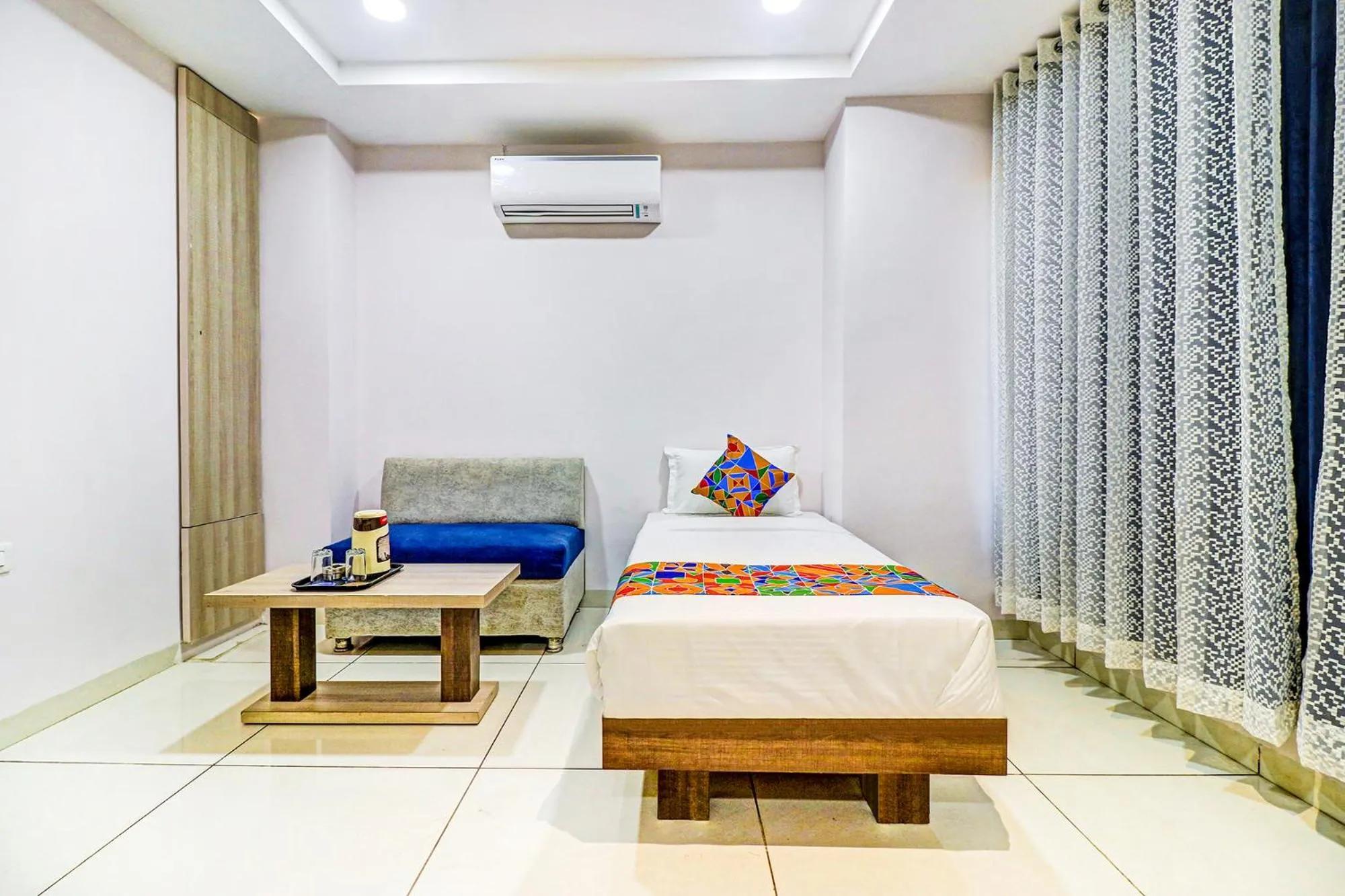 Bed in FabHotel Meera Palace