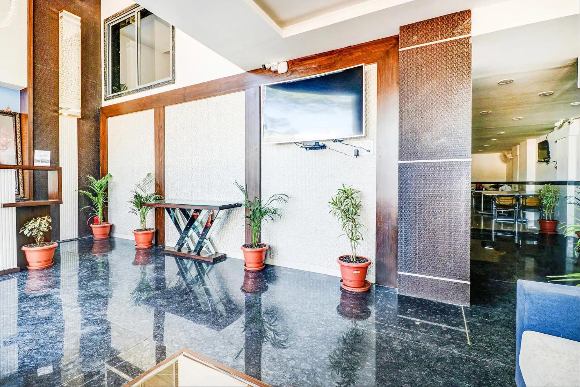 Lobby or reception in FabHotel Meera Palace