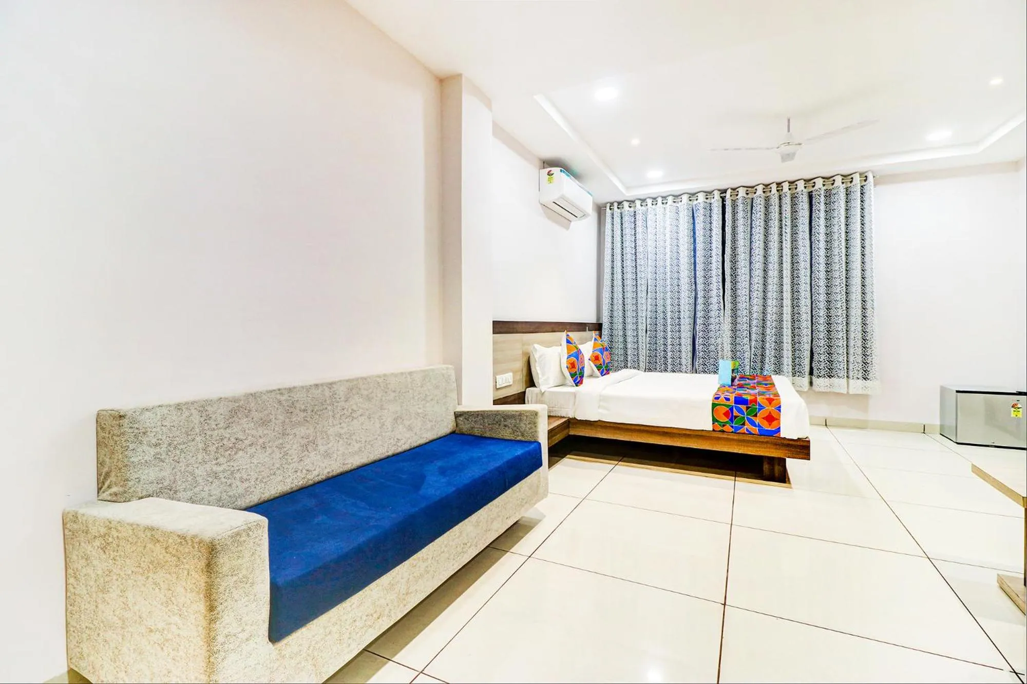 Bed in FabHotel Meera Palace