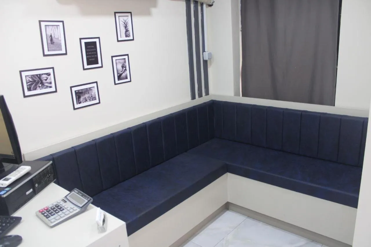 Living room in Han Suite Hotel