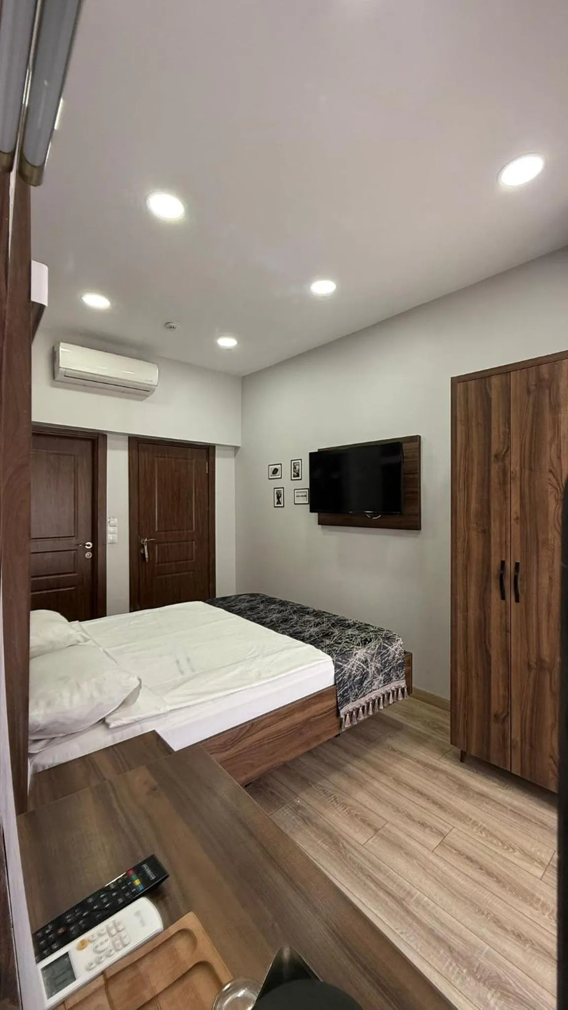 Photo of the whole room, Bed in Han Suite Hotel