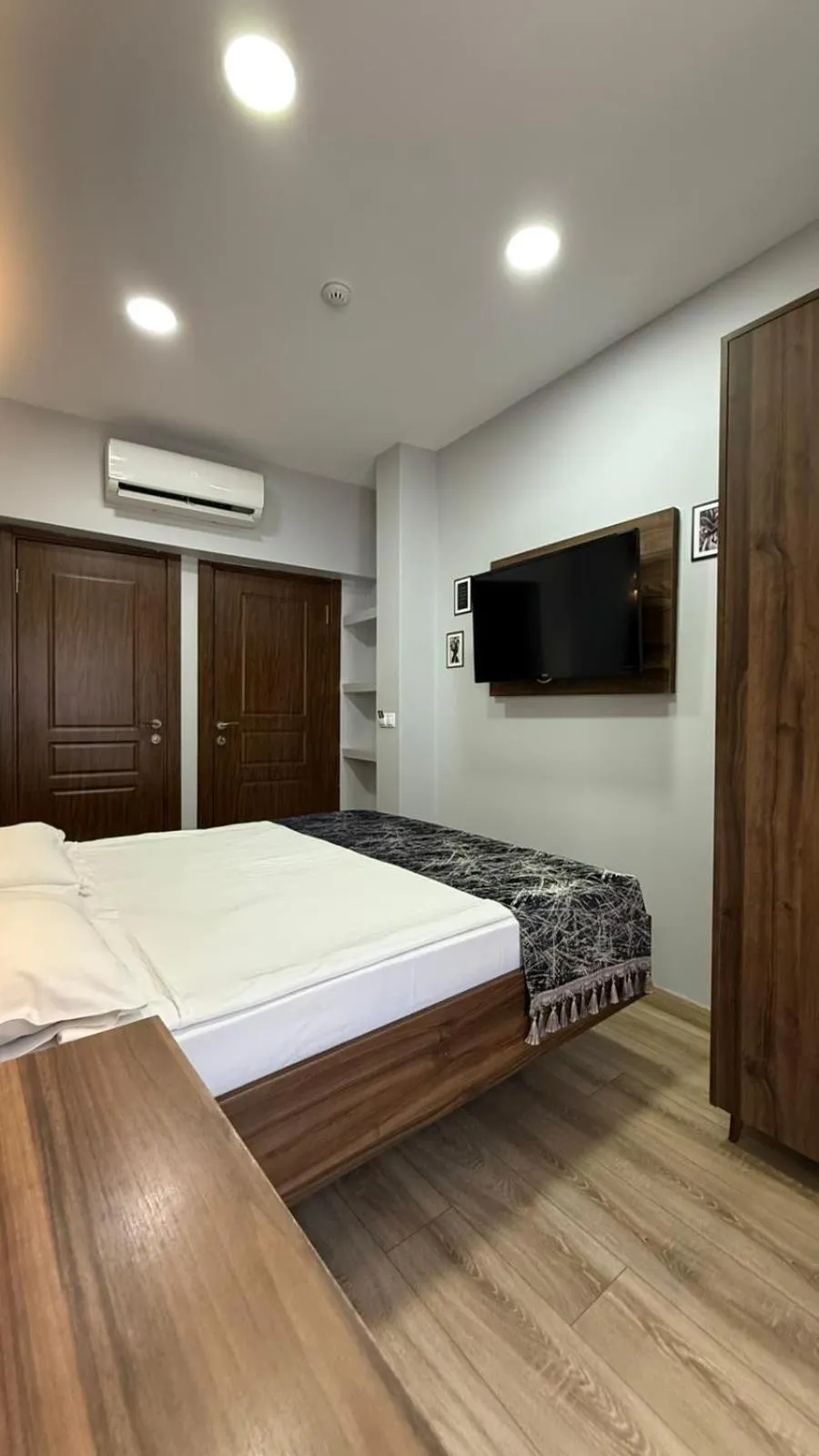 Photo of the whole room, Bed in Han Suite Hotel