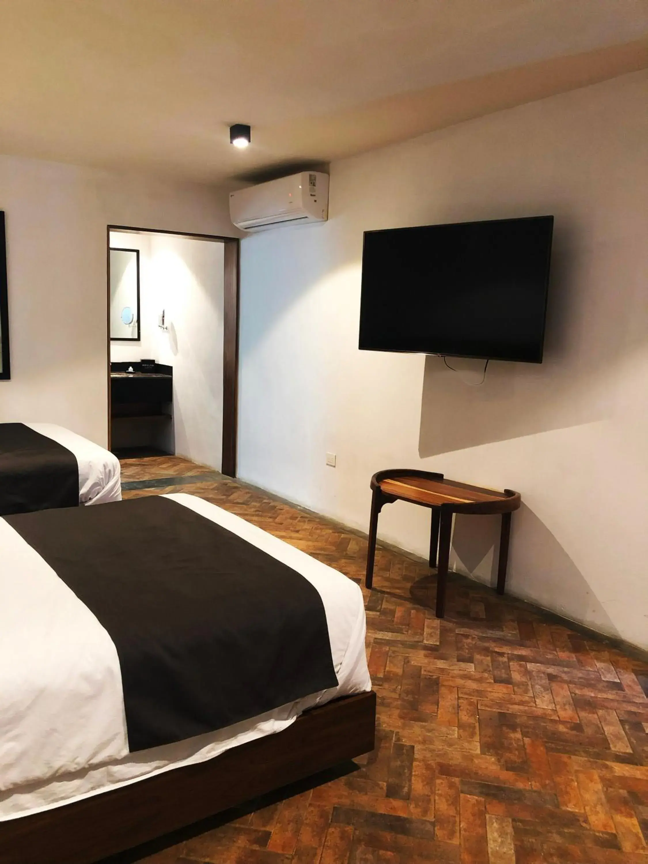 Queen Room with Two Queen Beds - Disability Access in Hotel Marielena Queen Room with Two Queen Beds - Disability Access in Hotel Marielena