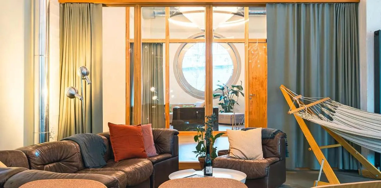 Communal lounge/ TV room in Silo Design & Boutique Hostel Basel