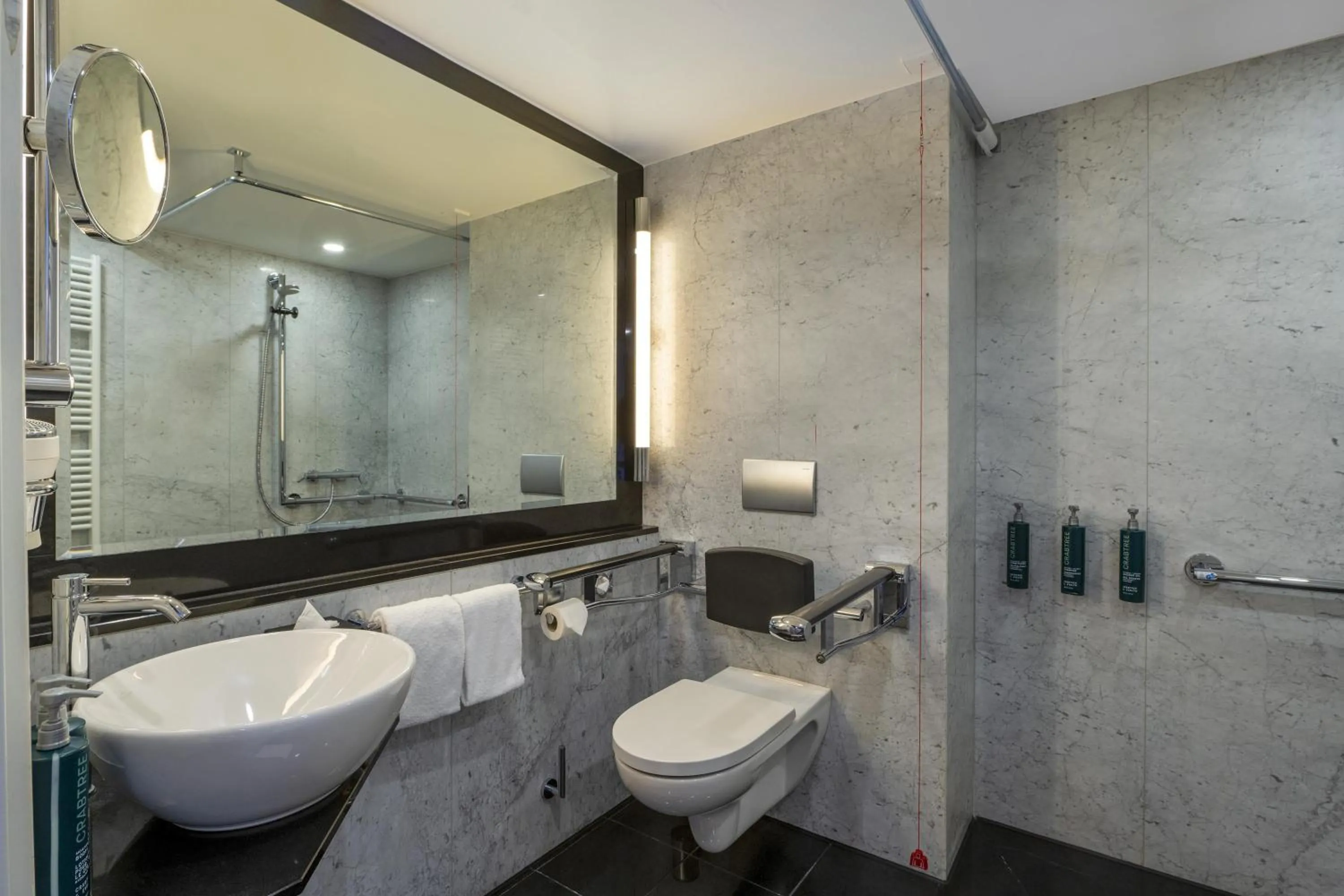 Bathroom in DoubleTree by Hilton Berlin Ku'damm