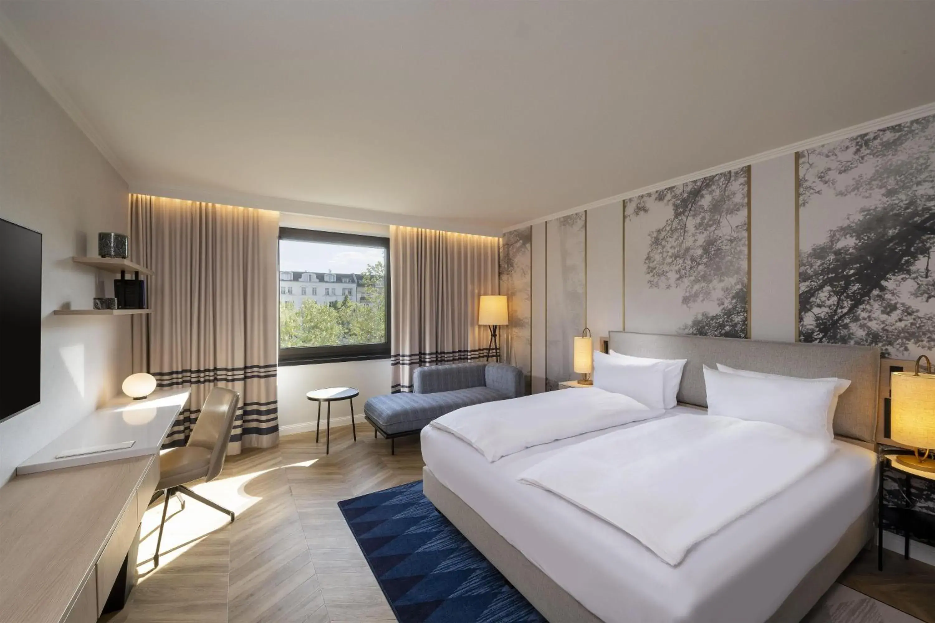 King Room with Park View in DoubleTree by Hilton Berlin Ku'damm King Room with Park View in DoubleTree by Hilton Berlin Ku'damm