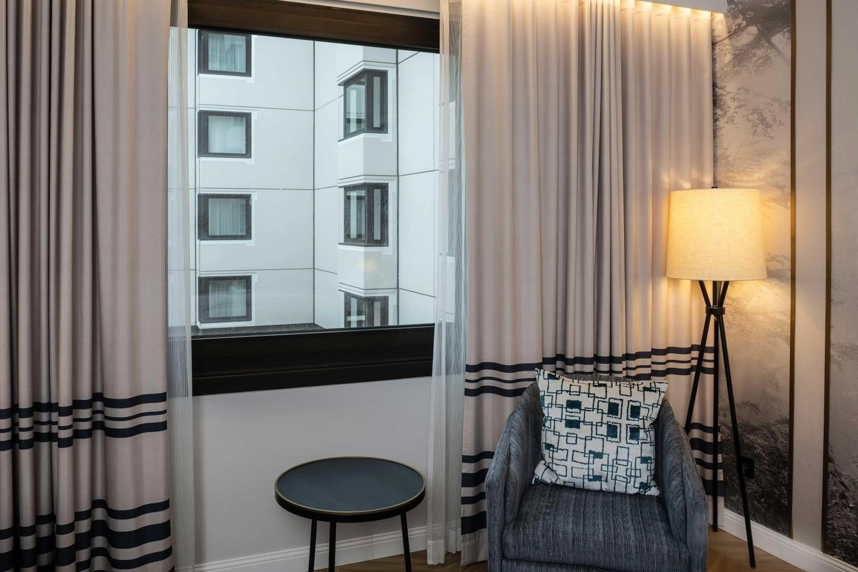 View (from property/room), Bed in DoubleTree by Hilton Berlin Ku'damm