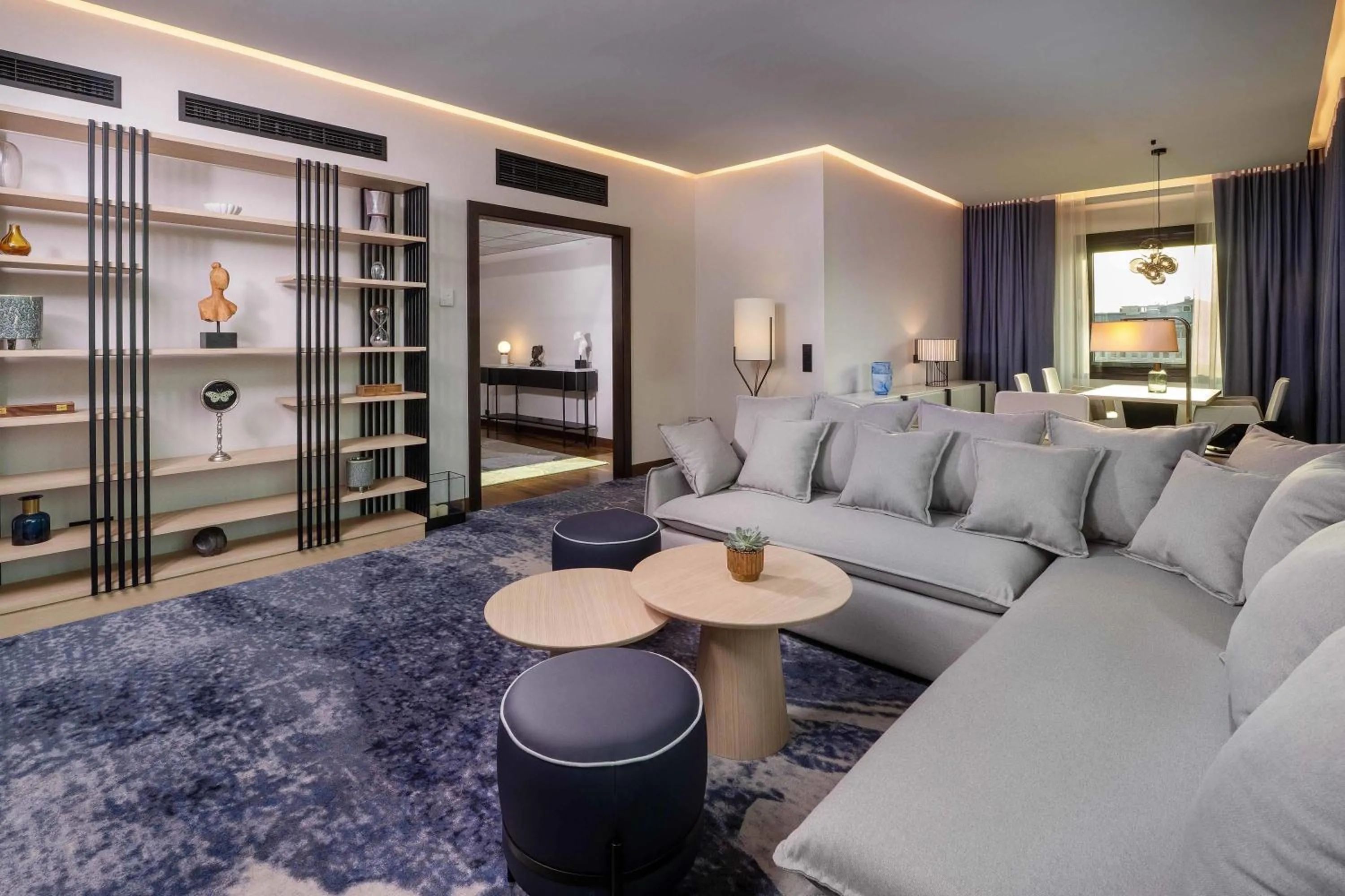 Living room in DoubleTree by Hilton Berlin Ku'damm