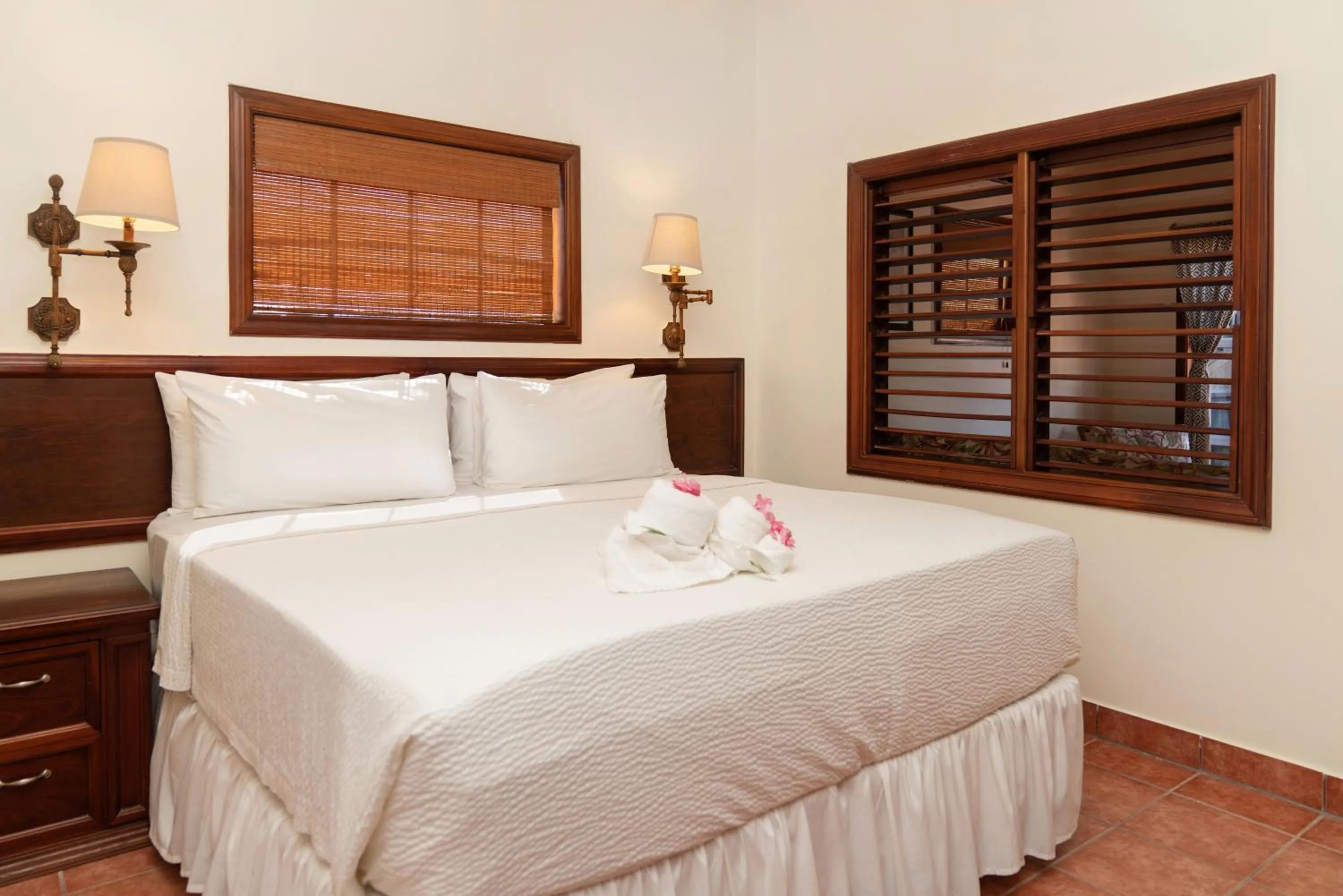 Photo of the whole room, Bed in X'tan Ha- The Waterfront