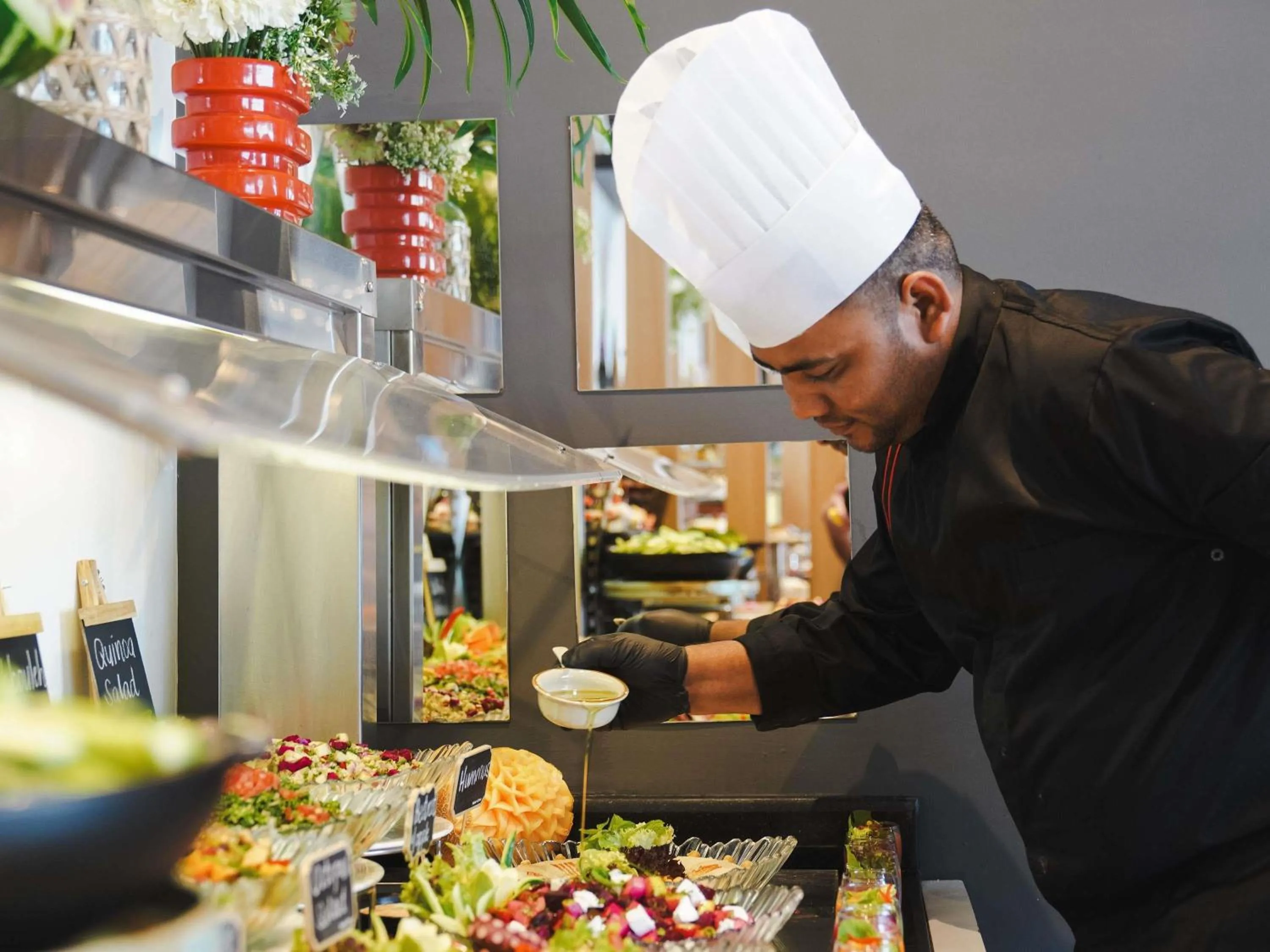 Restaurant/places to eat in Adagio Jeddah City Center