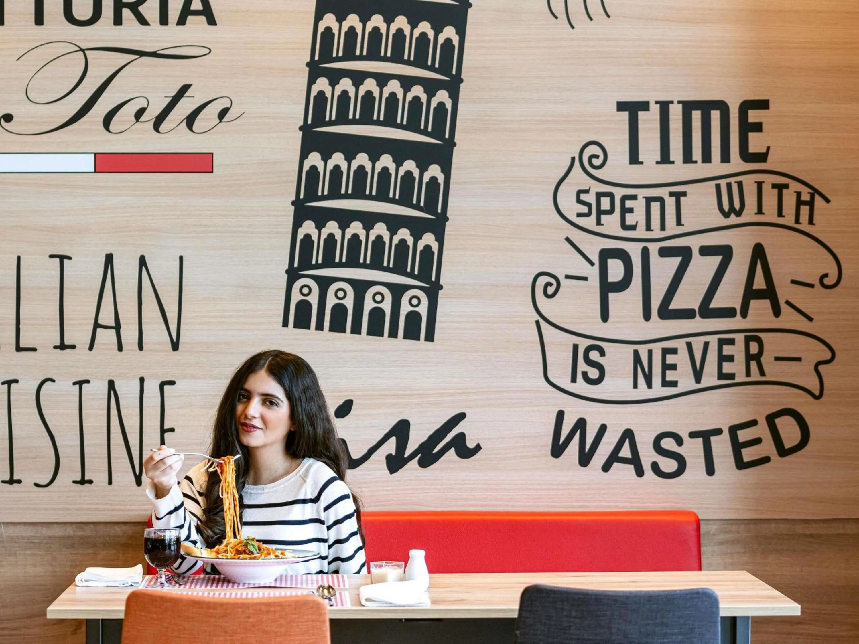 Restaurant/places to eat in ibis Jeddah City Center