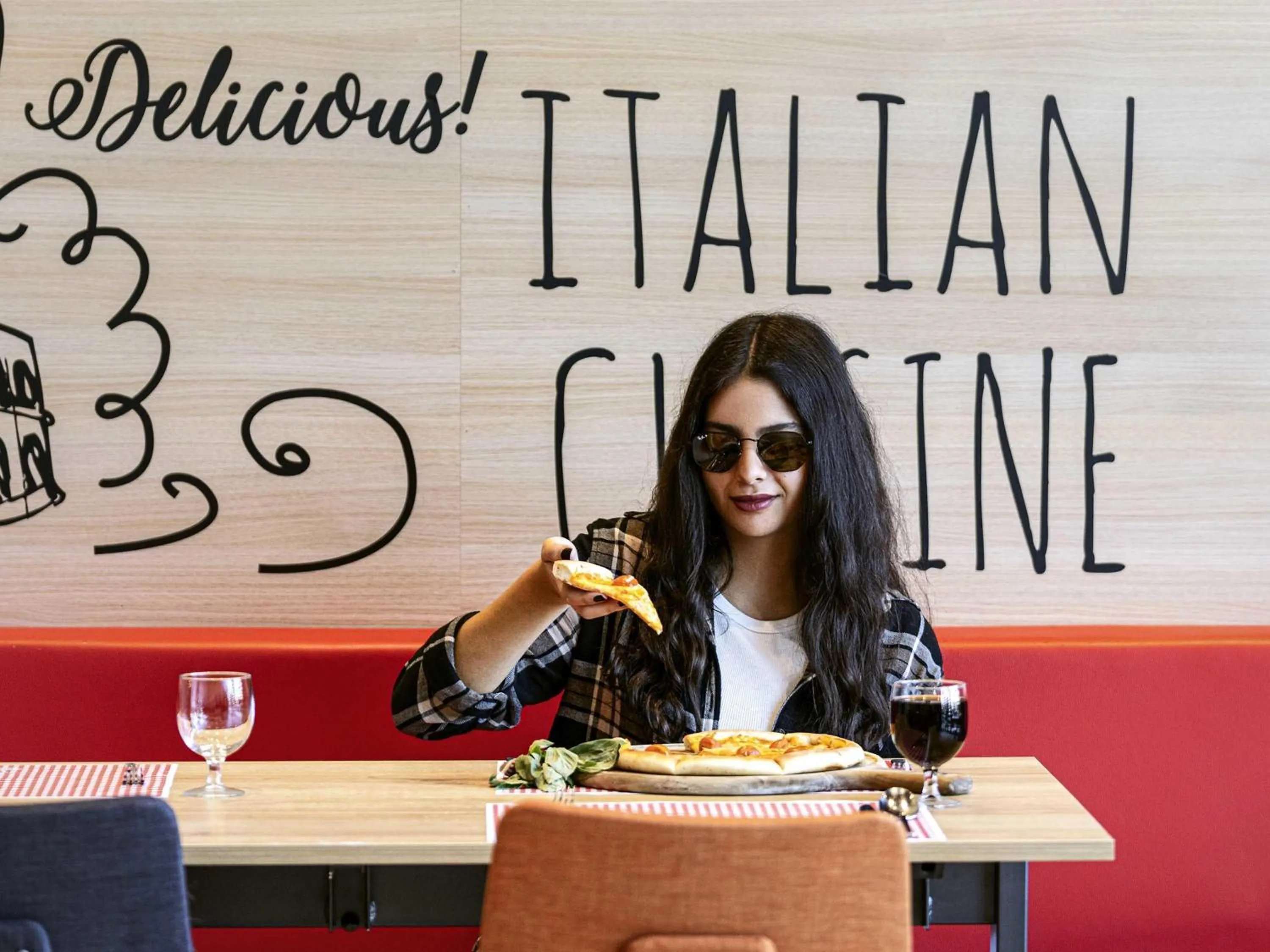 Restaurant/places to eat in ibis Jeddah City Center