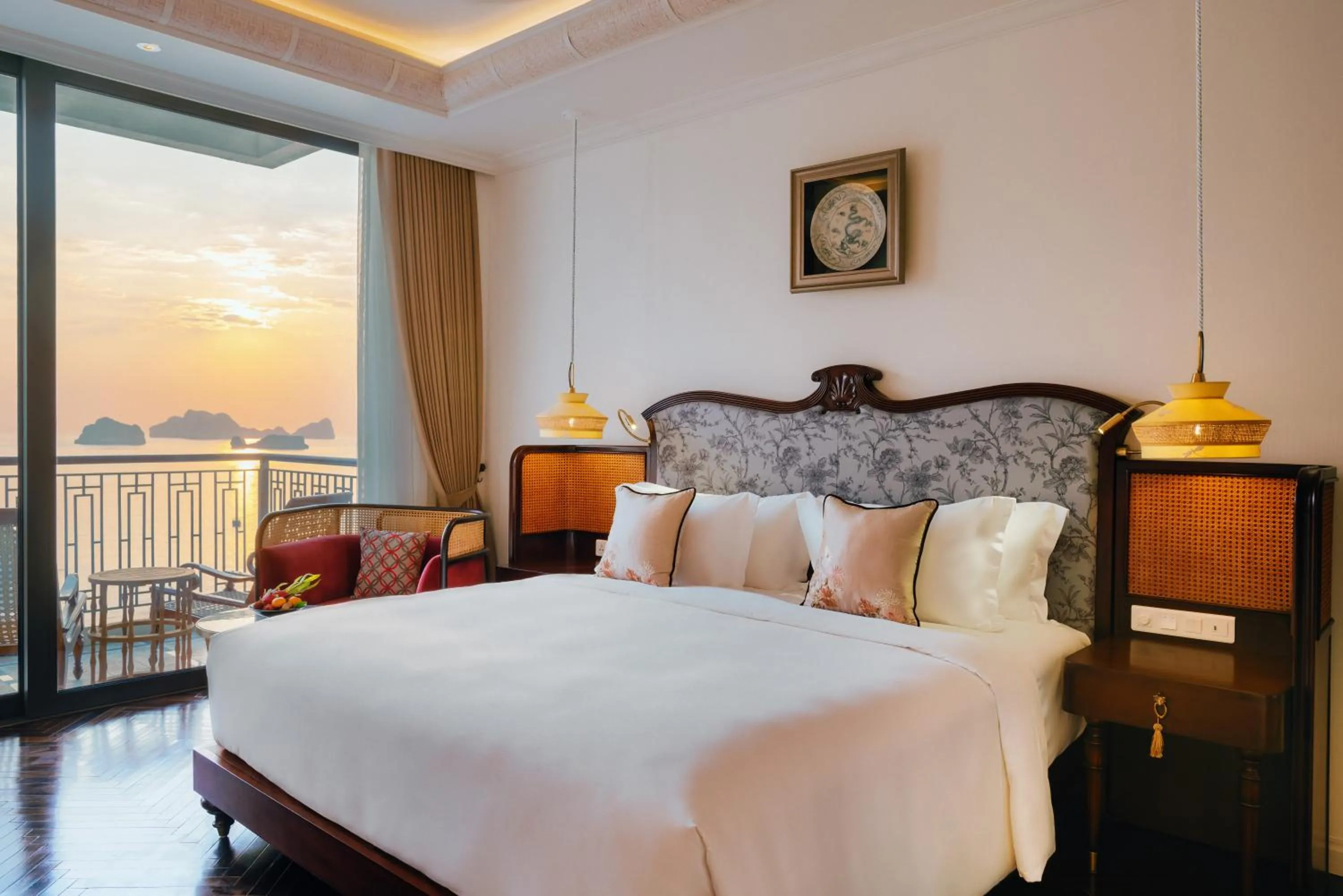 Bedroom, Bed in Hôtel Perle d'Orient Cat Ba - MGallery