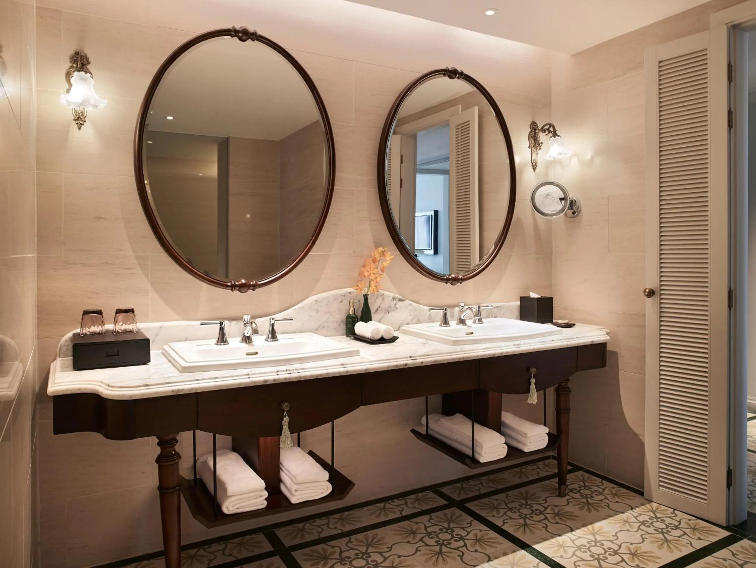 Bathroom in Hôtel Perle d'Orient Cat Ba - MGallery