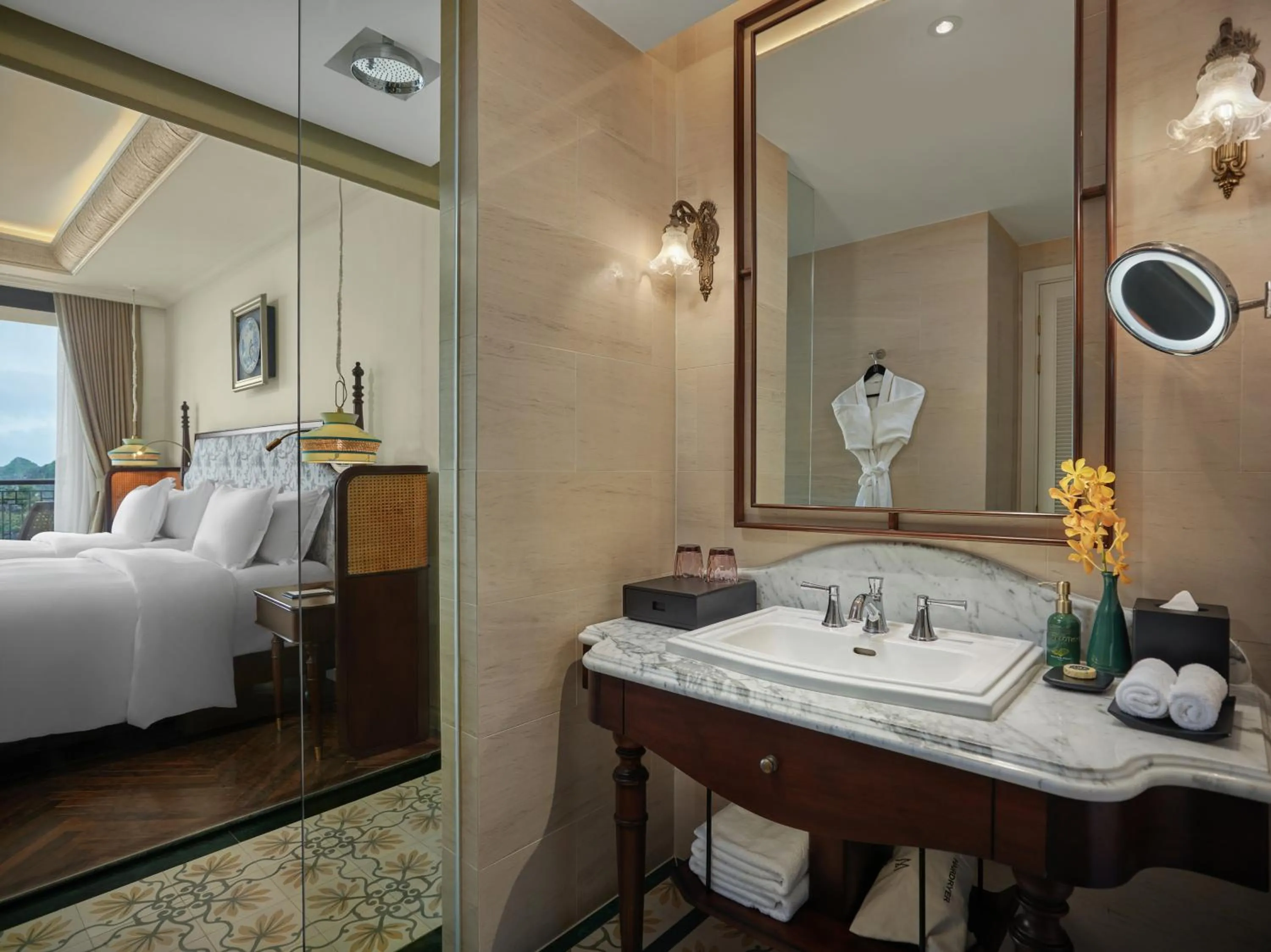 Bathroom, Bed in Hôtel Perle d'Orient Cat Ba - MGallery