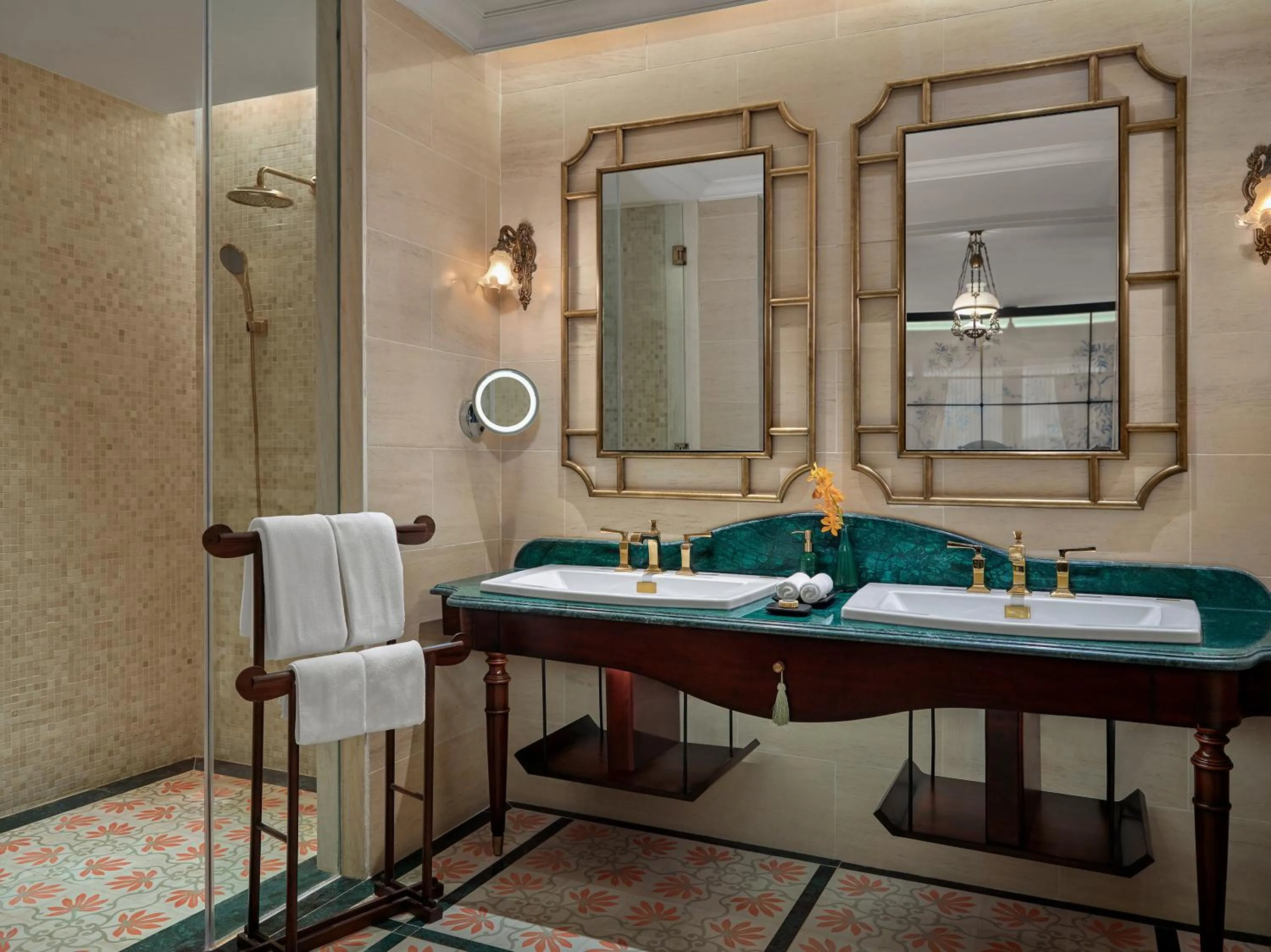 Bathroom in Hôtel Perle d'Orient Cat Ba - MGallery