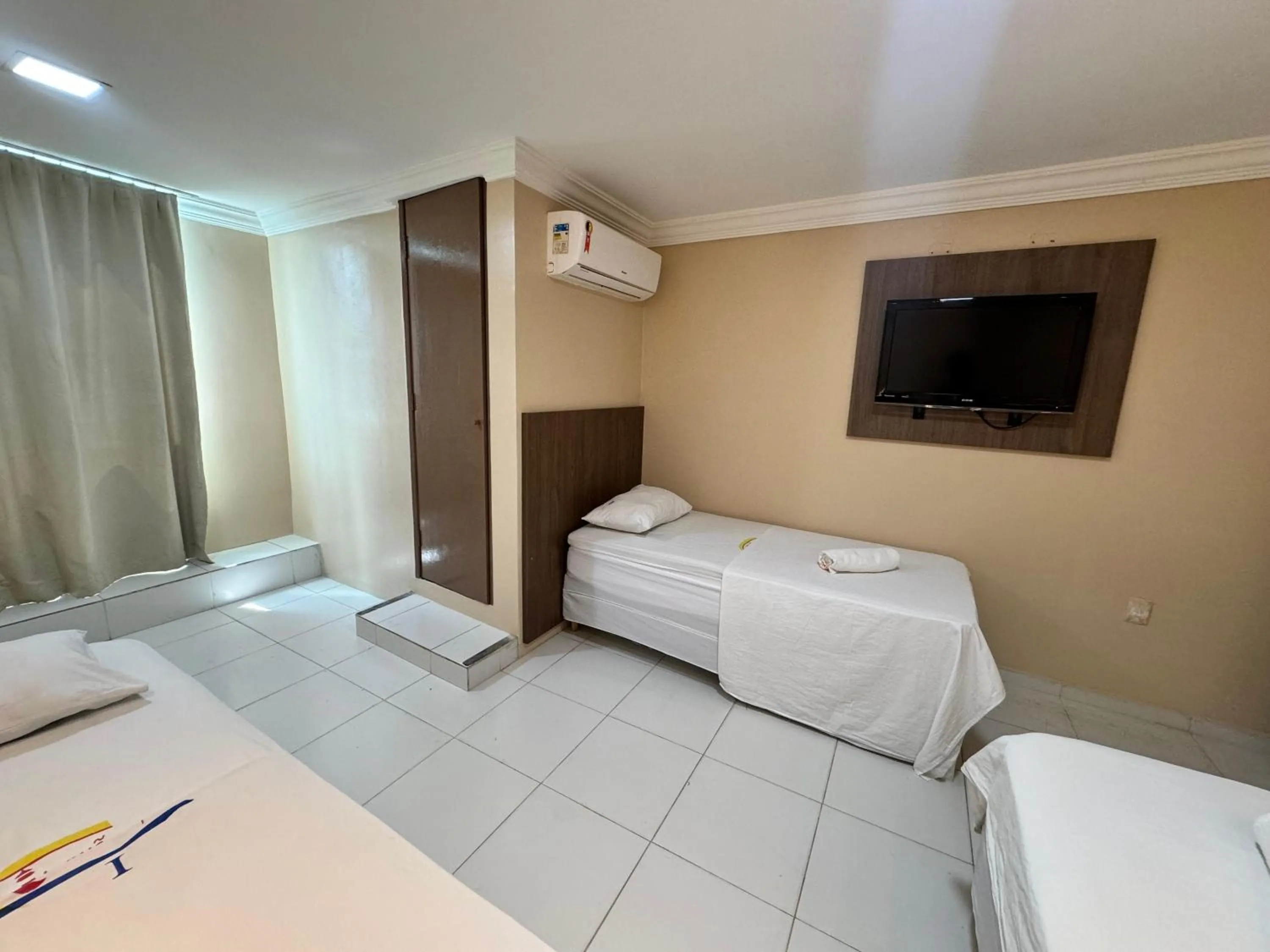 Photo of the whole room, Bed in Hotel Luar de Itapua